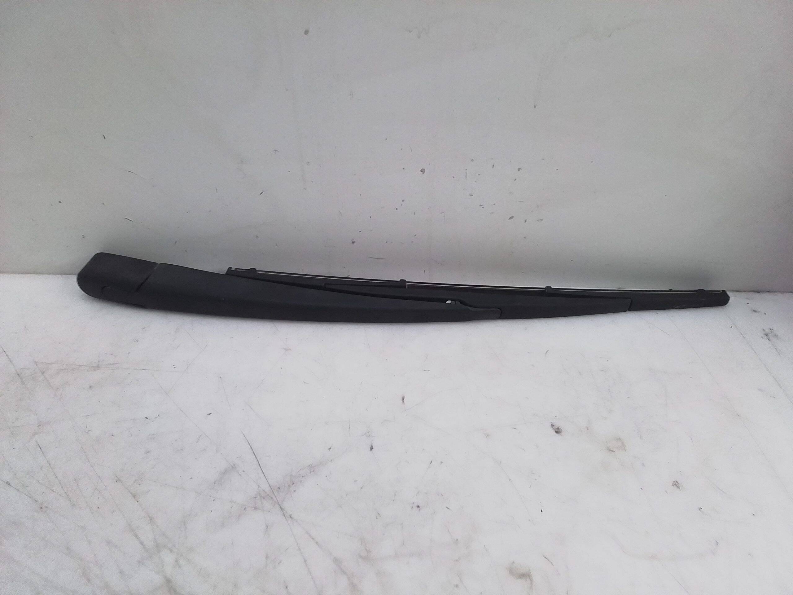 Brazo limpia trasero peugeot 207 (2006->)