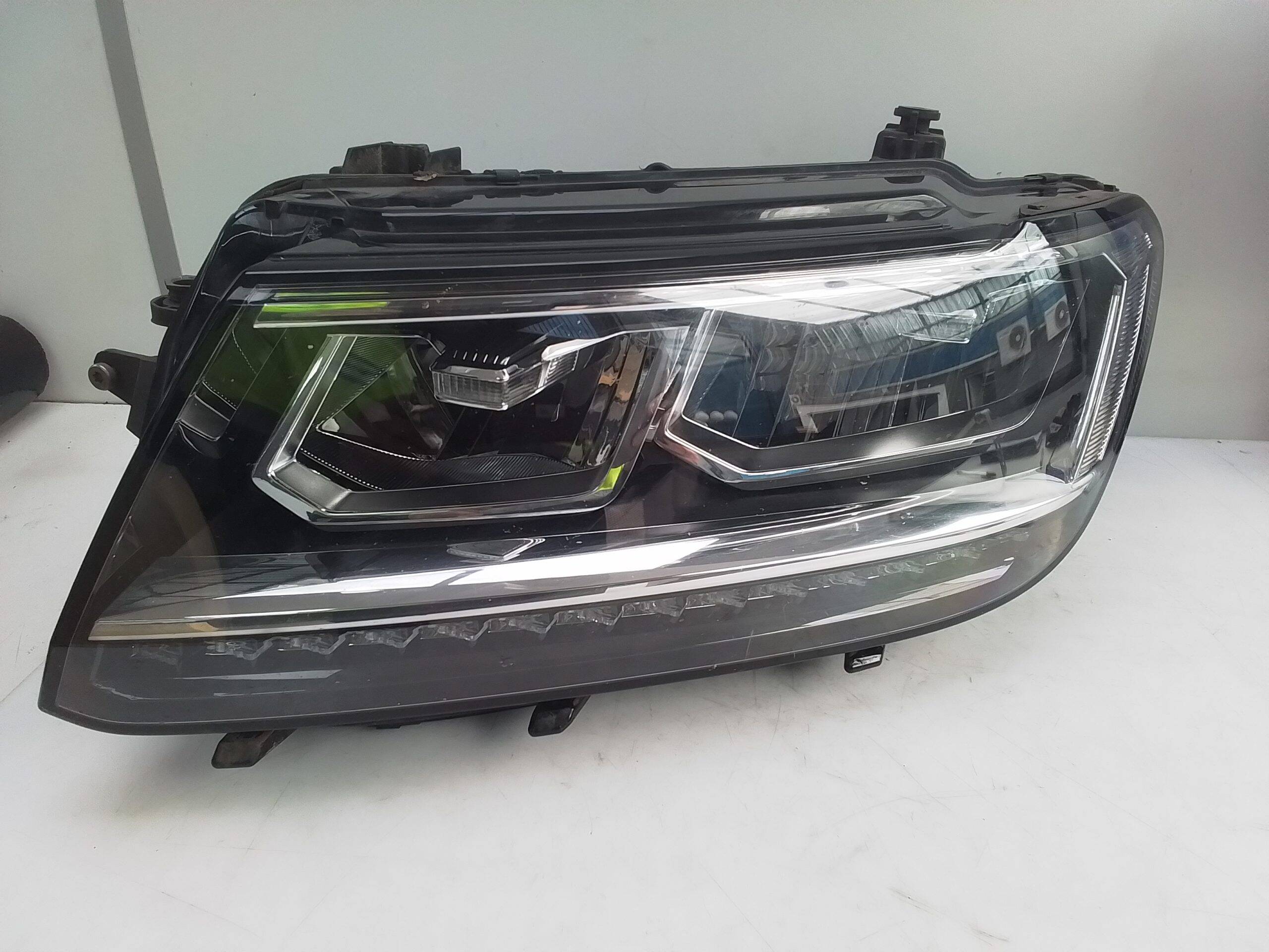 Faro izquierdo volkswagen tiguan (ad1)(01.2016->)