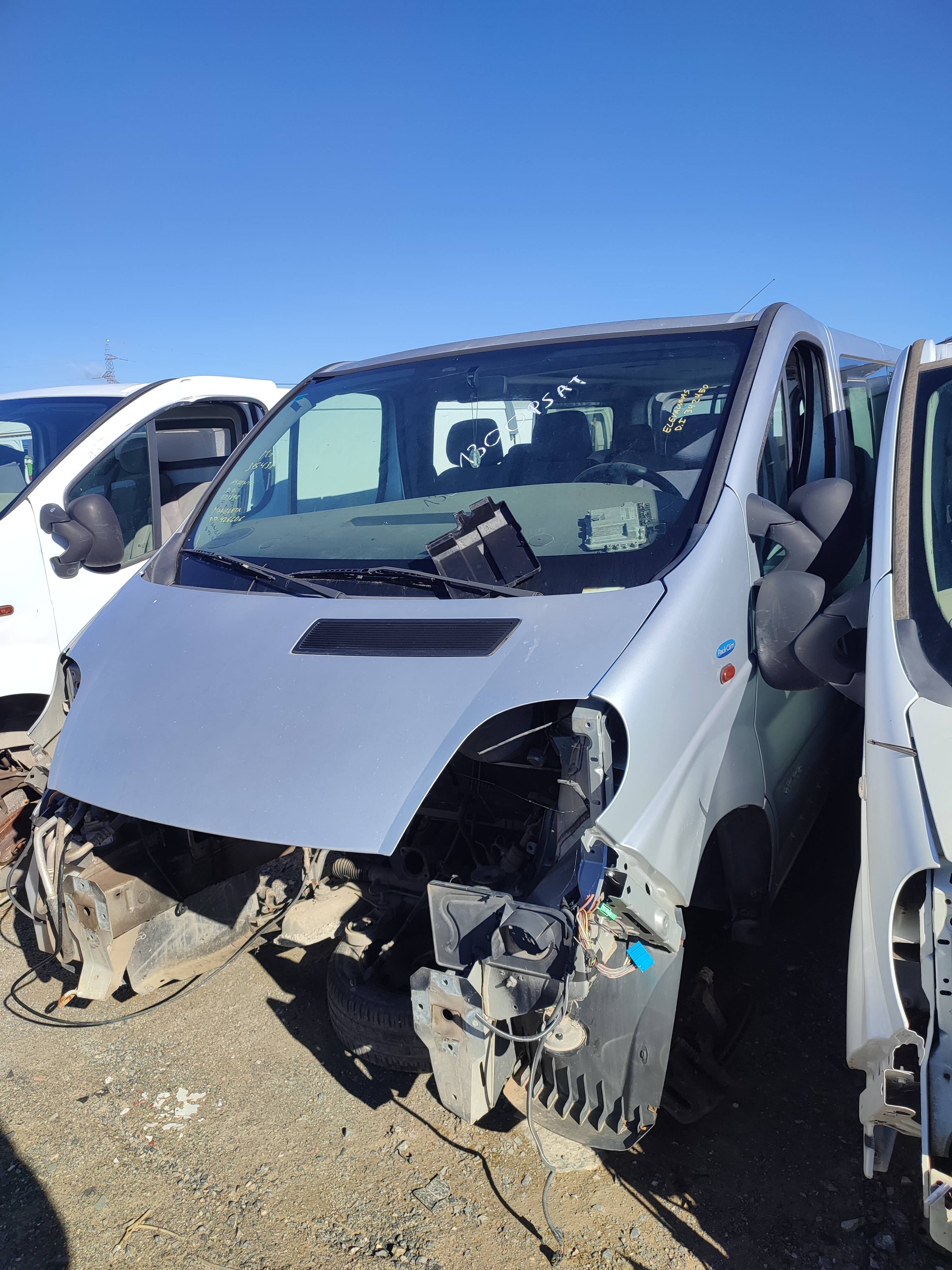 Mangueta delantera izquierda renault trafic ii combi (04.2001->)