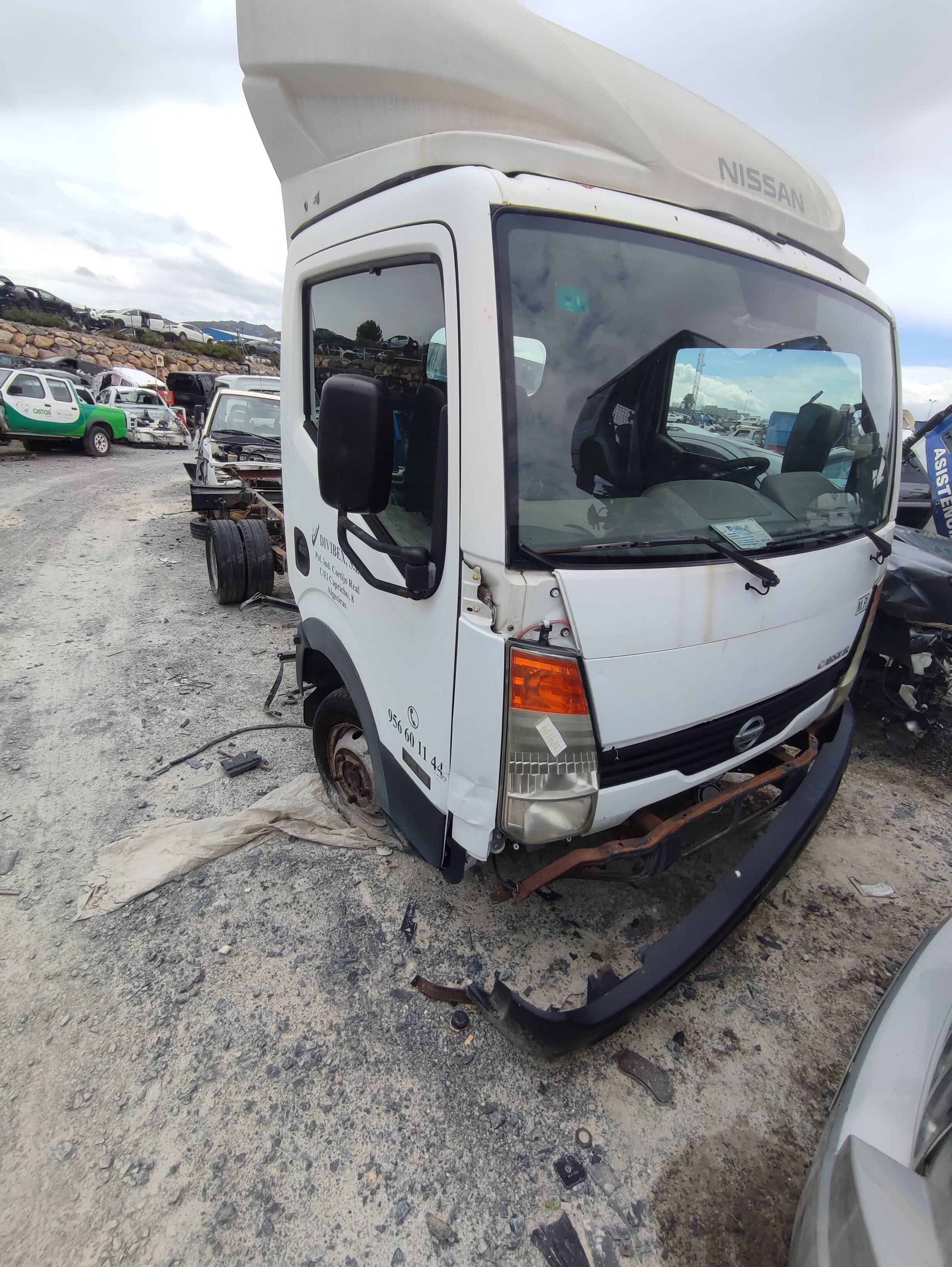 Capot nissan cabstar ->09.06