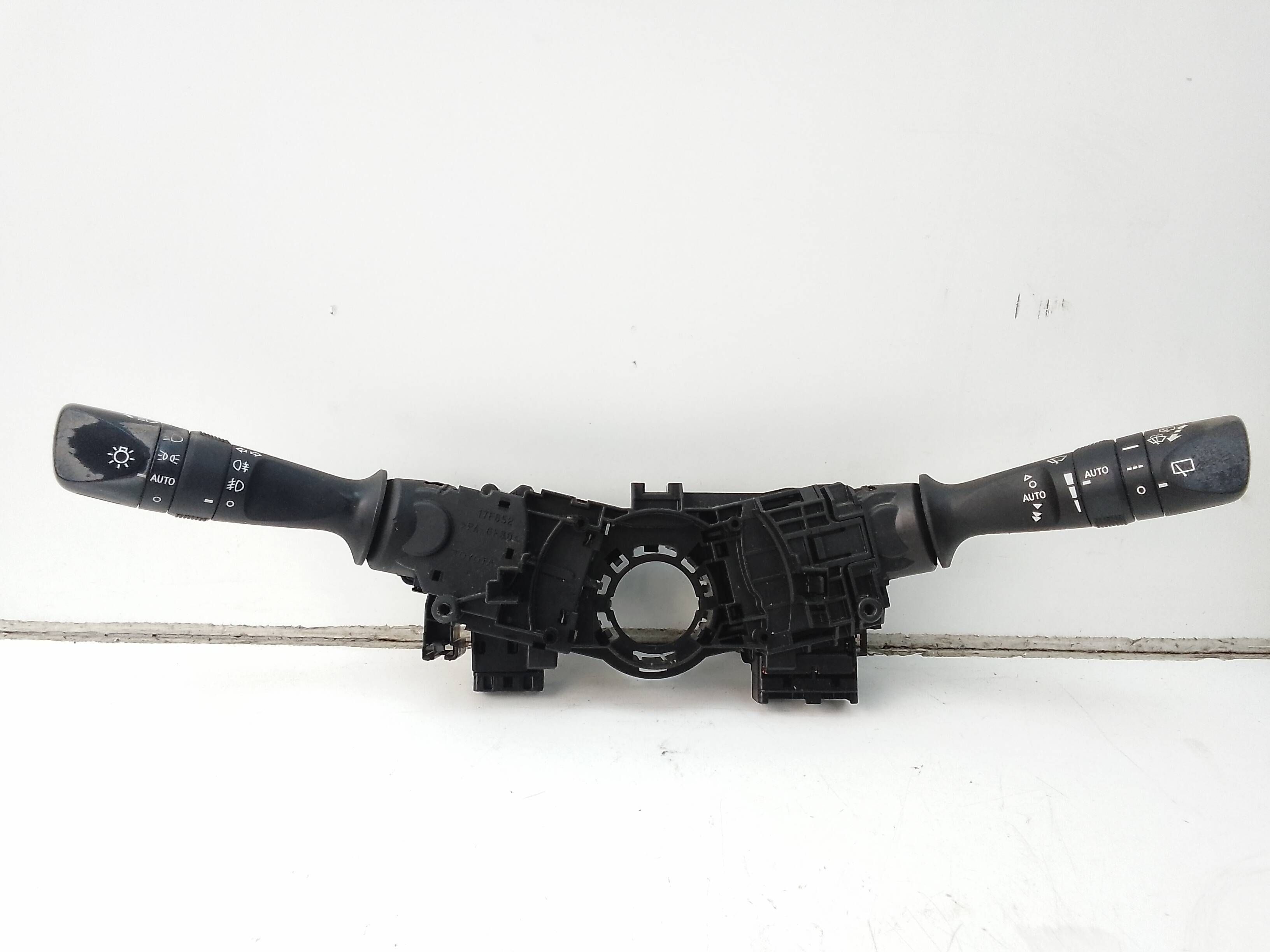 Mando multifuncion radio toyota auris (e18)(10.2012->)