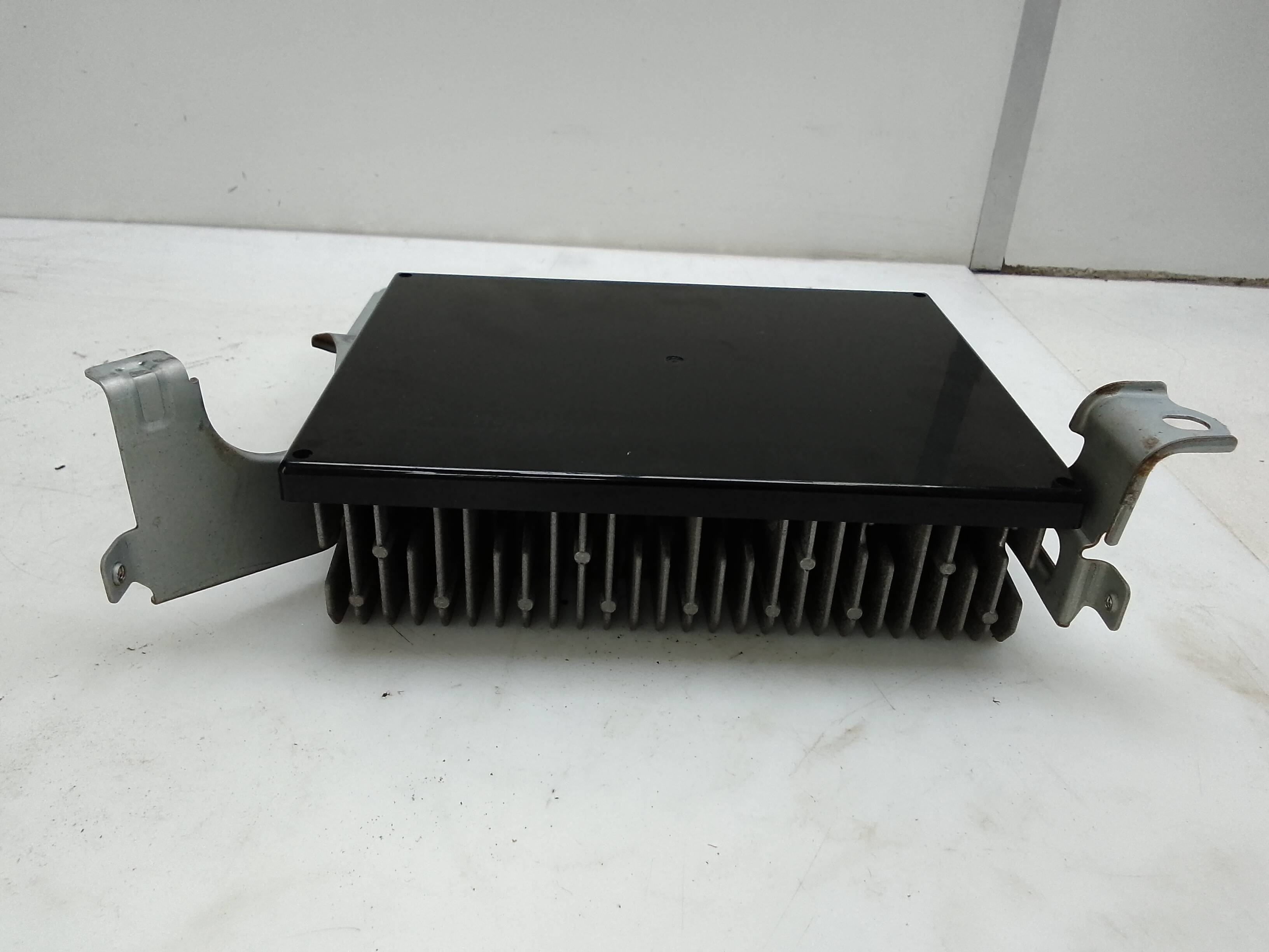 Amplificador sonido toyota land cruiser (j12)(2003->)