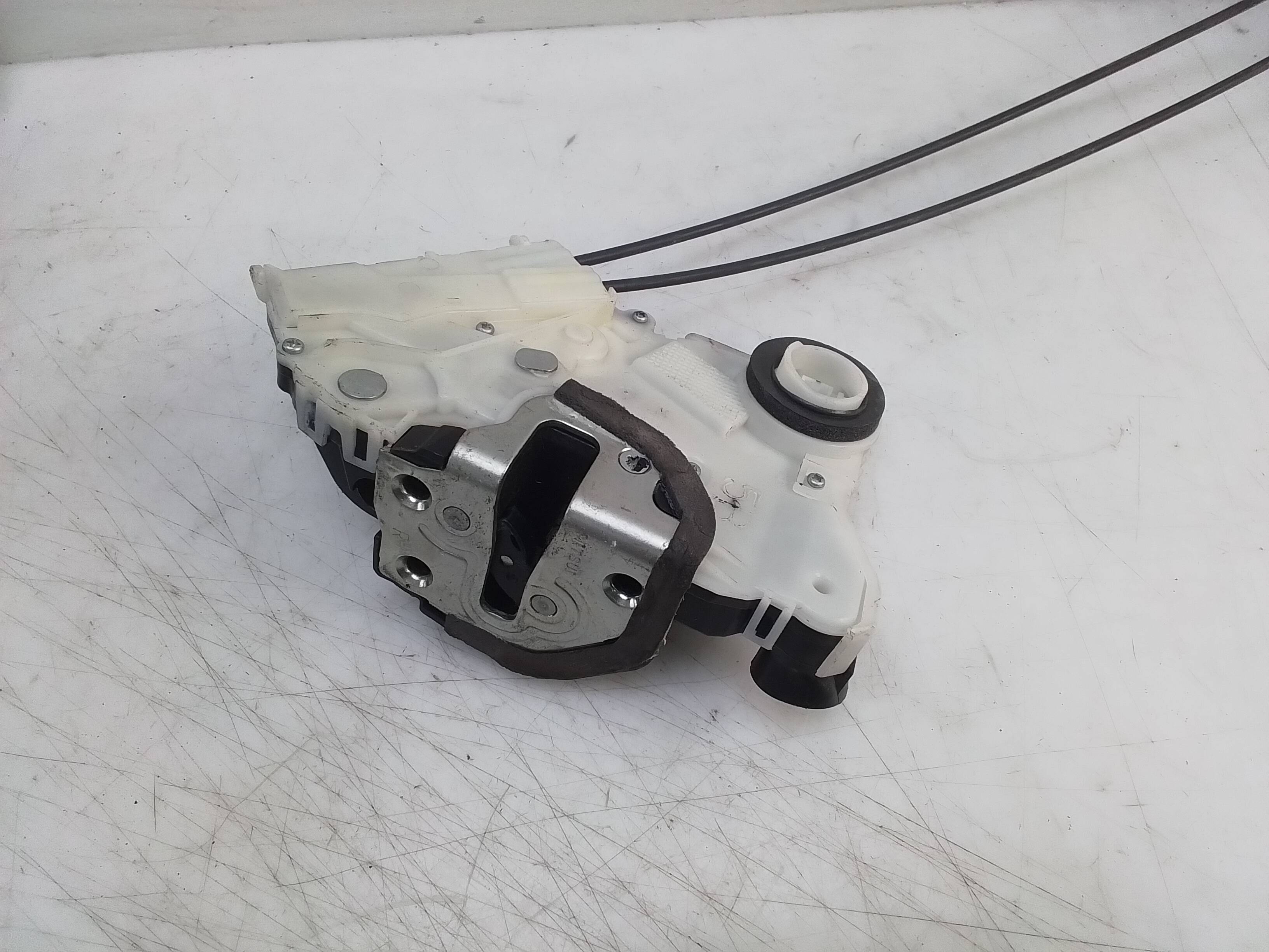 Cerradura puerta delantera derecha toyota yaris (ksp1/nlp1/nsp1)(2011->)