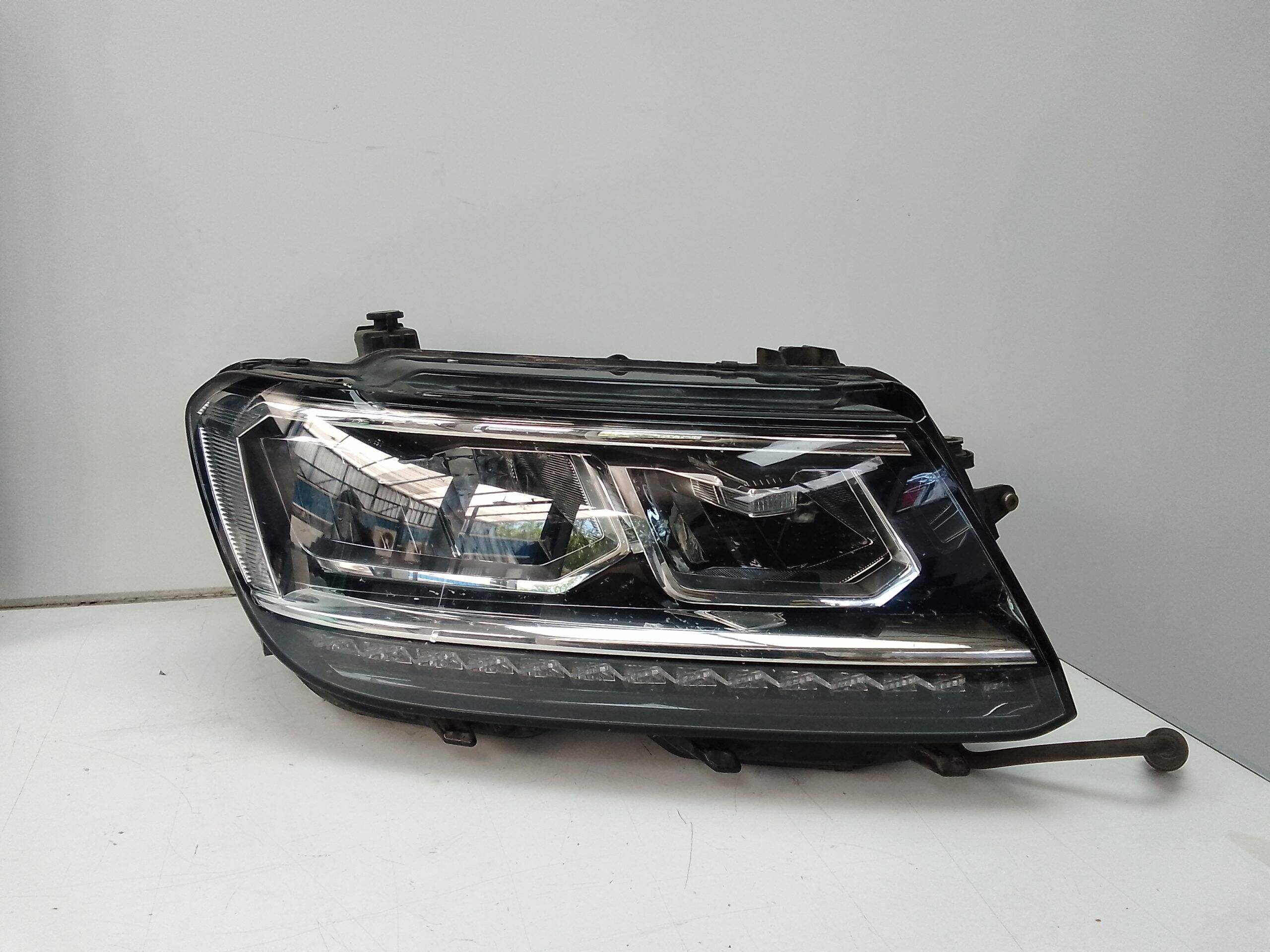 Faro derecho volkswagen tiguan (ad1)(01.2016->)