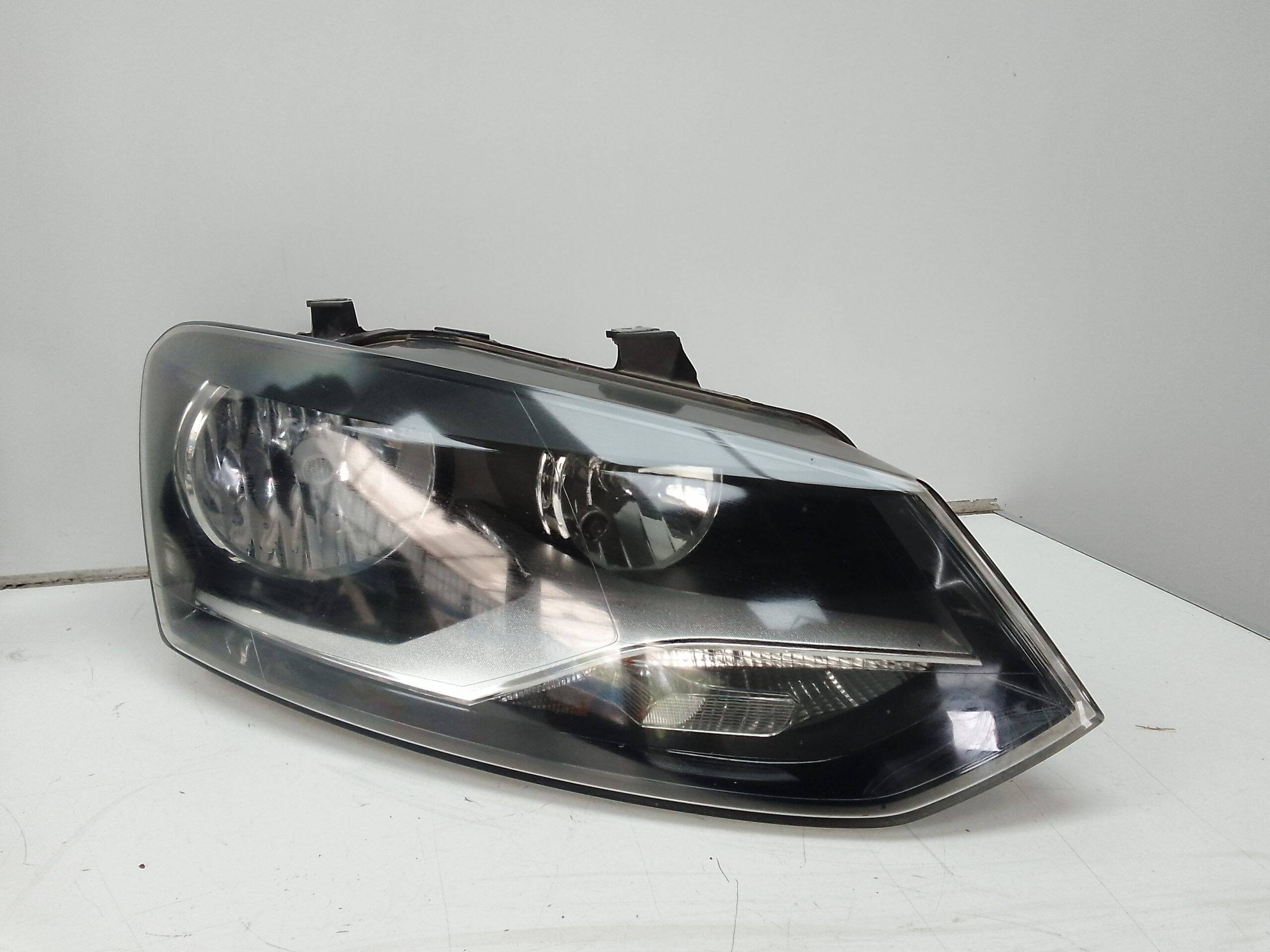 Faro derecho volkswagen polo v (6r1)(06.2009->)