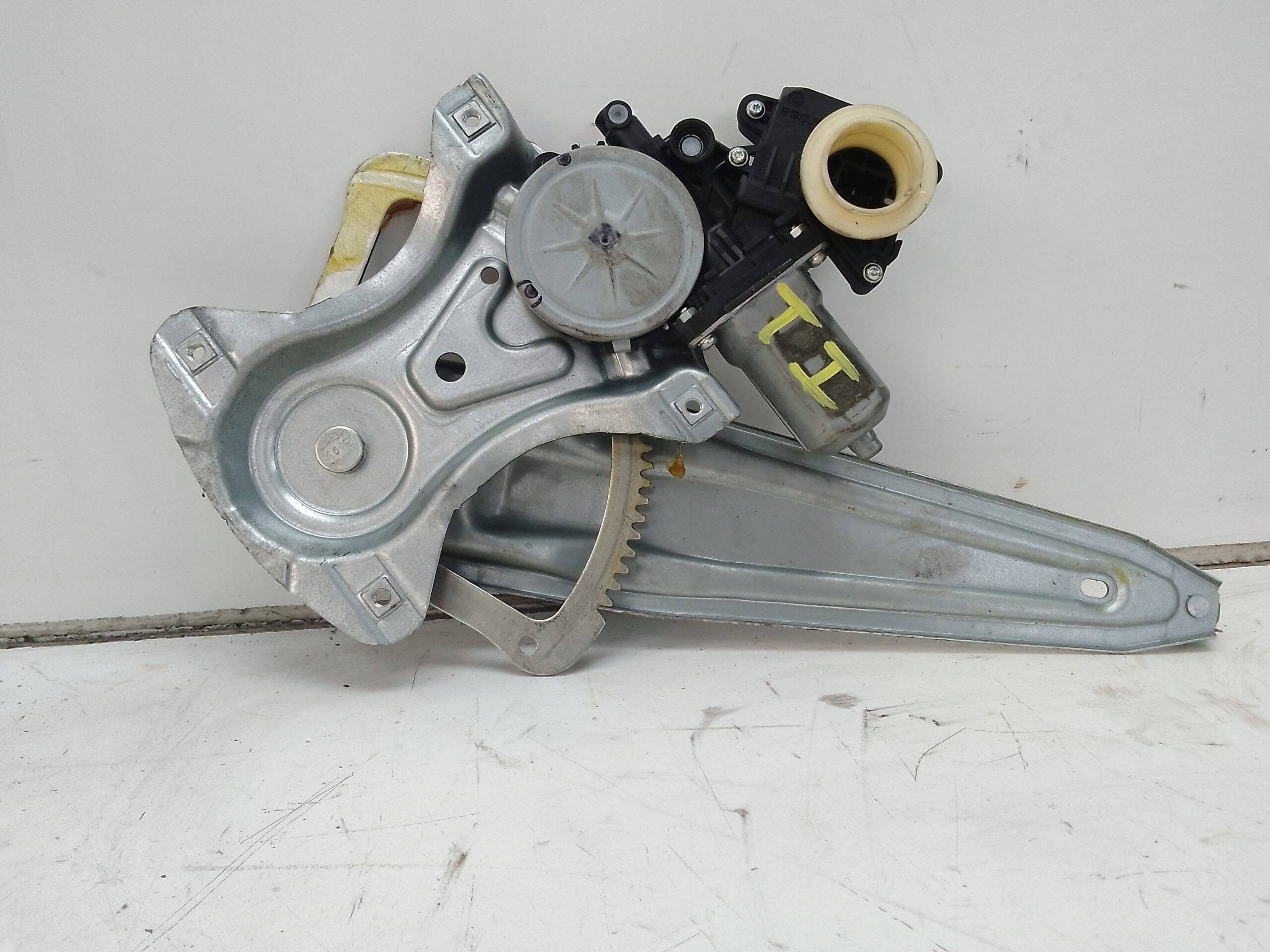 Motor elevalunas trasero izquierdo toyota auris (e18)(10.2012->)