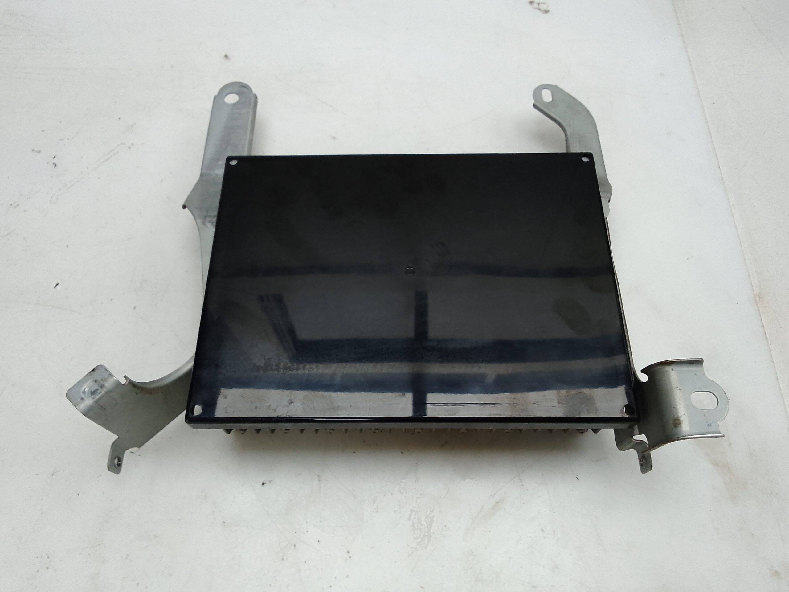 Amplificador sonido toyota land cruiser (j12)(2003->)