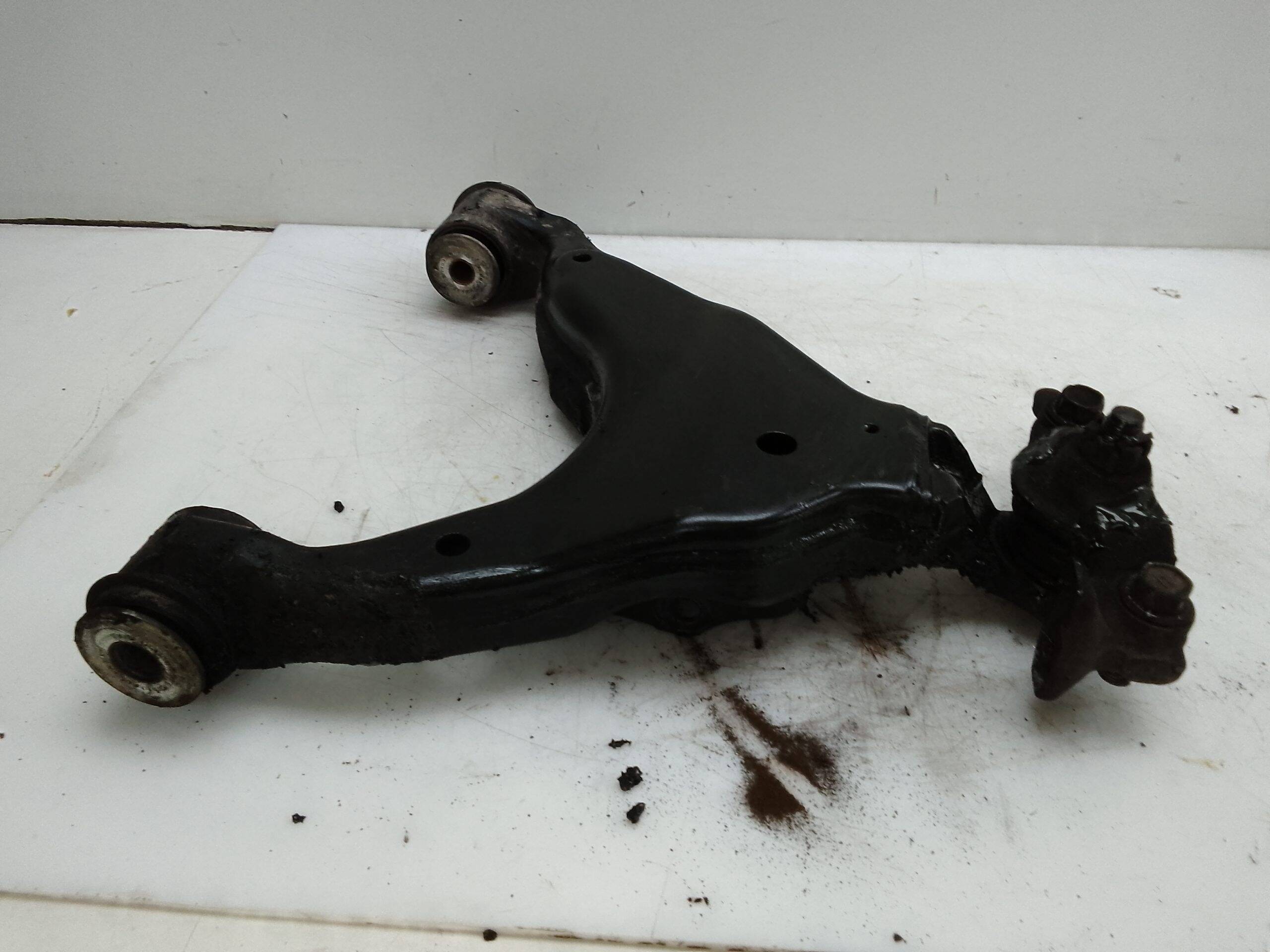 Brazo suspension inferior delantero derecho toyota land cruiser (j12)(2003->)