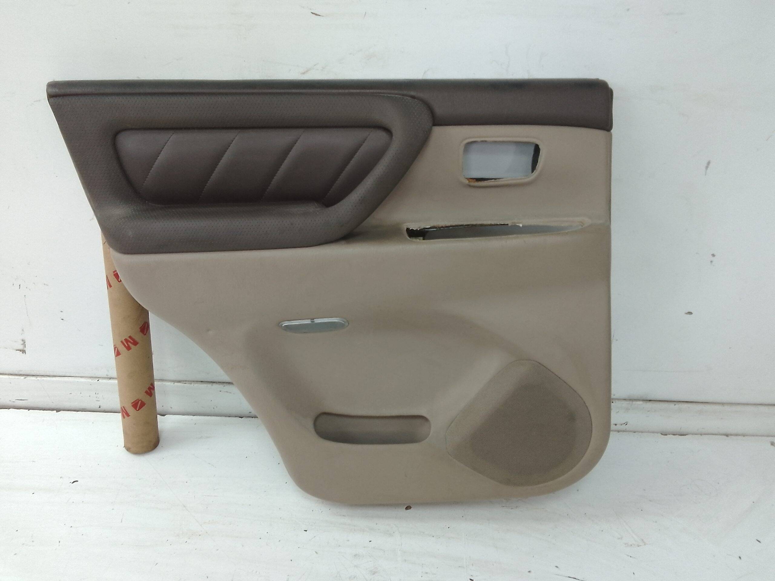 Guarnecido puerta trasera izquierda toyota land cruiser (j10)(1998->)