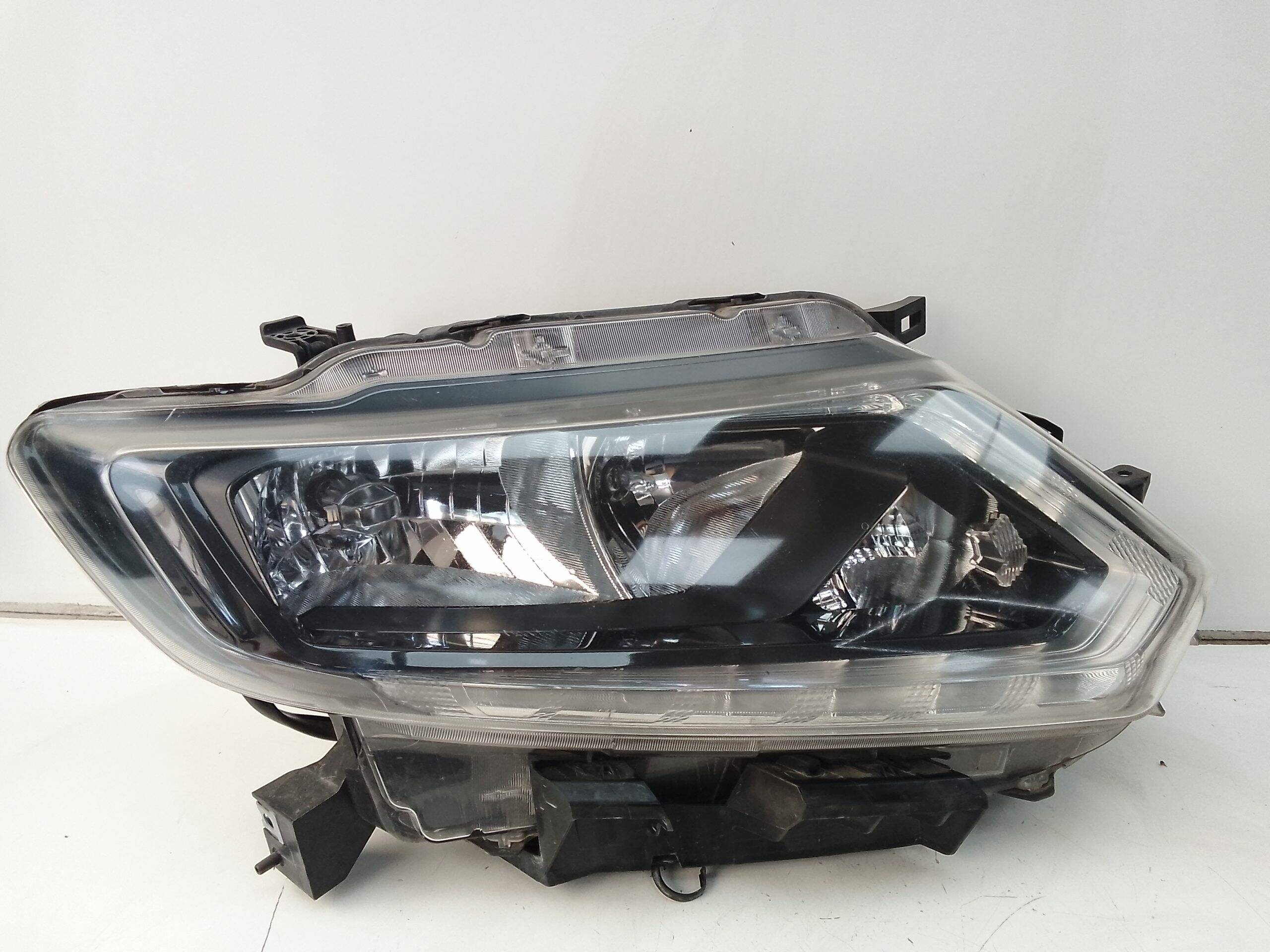 Faro derecho nissan x-trail iii (t32)(04.2014->)