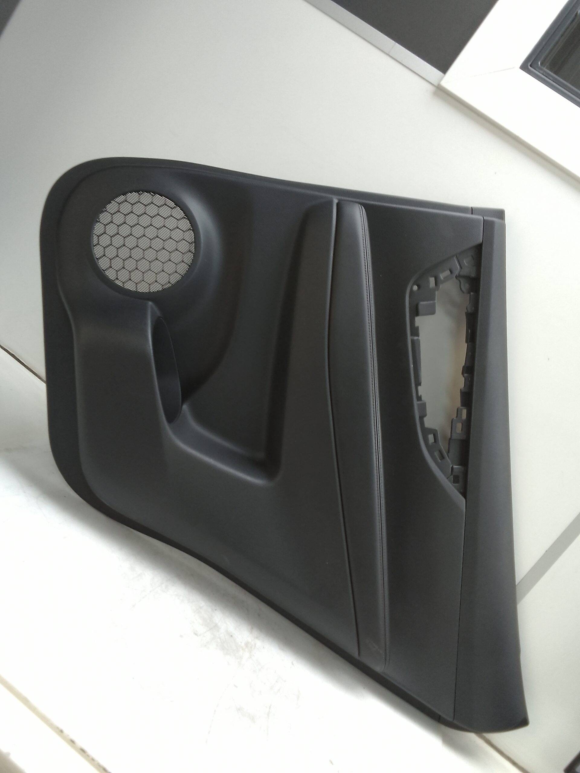 Guarnecido puerta trasera derecha nissan x-trail iii (t32)(04.2014->)