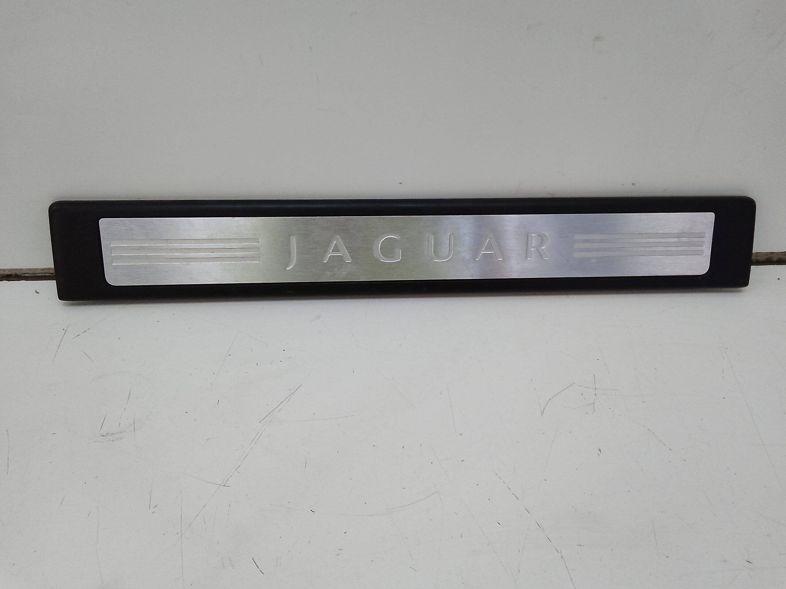 Moldura puerta delantera izquierda jaguar xf (2008->)