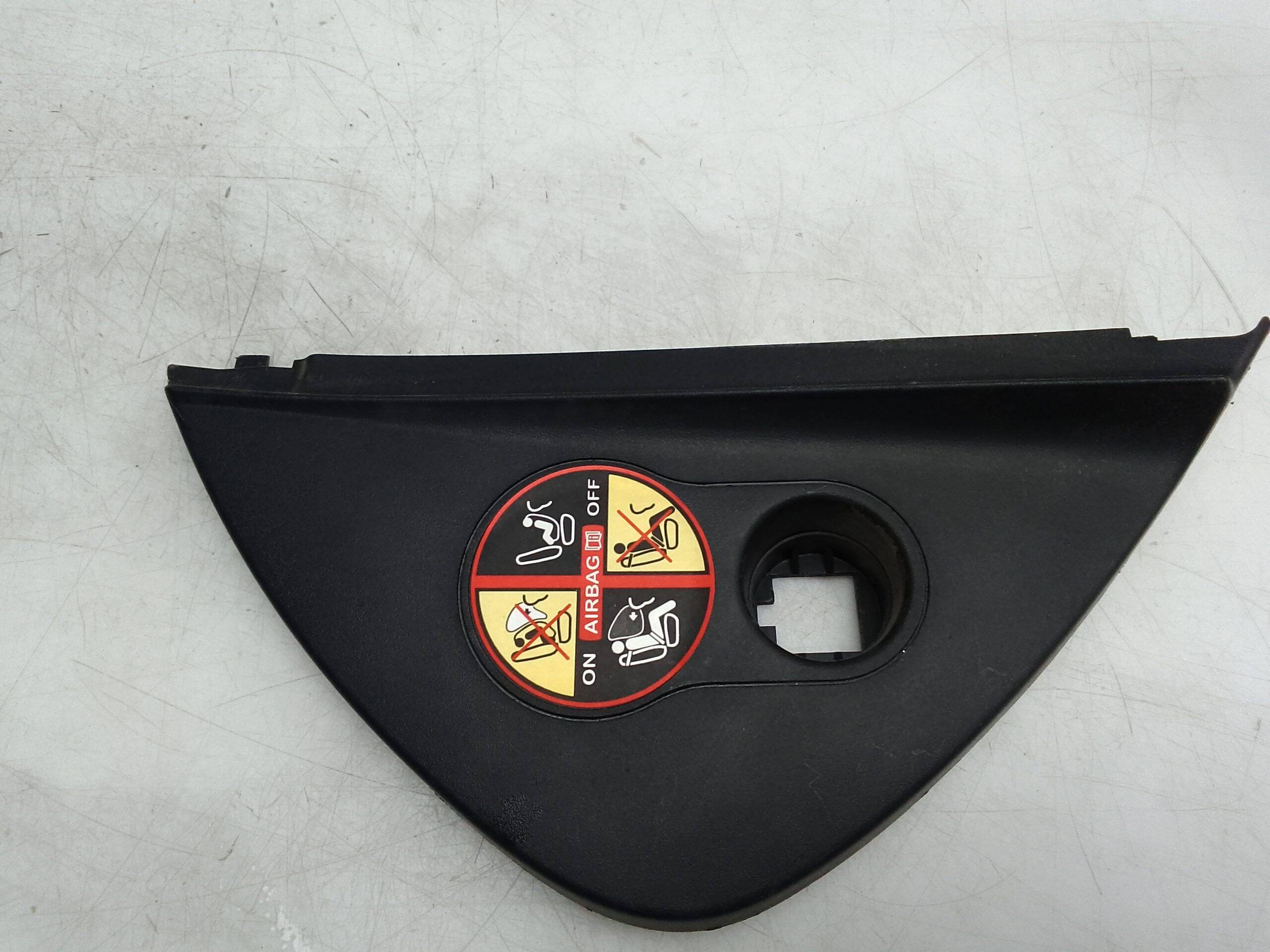 Moldura lateral derecha renault kangoo ii (f/kw0)(2008->)