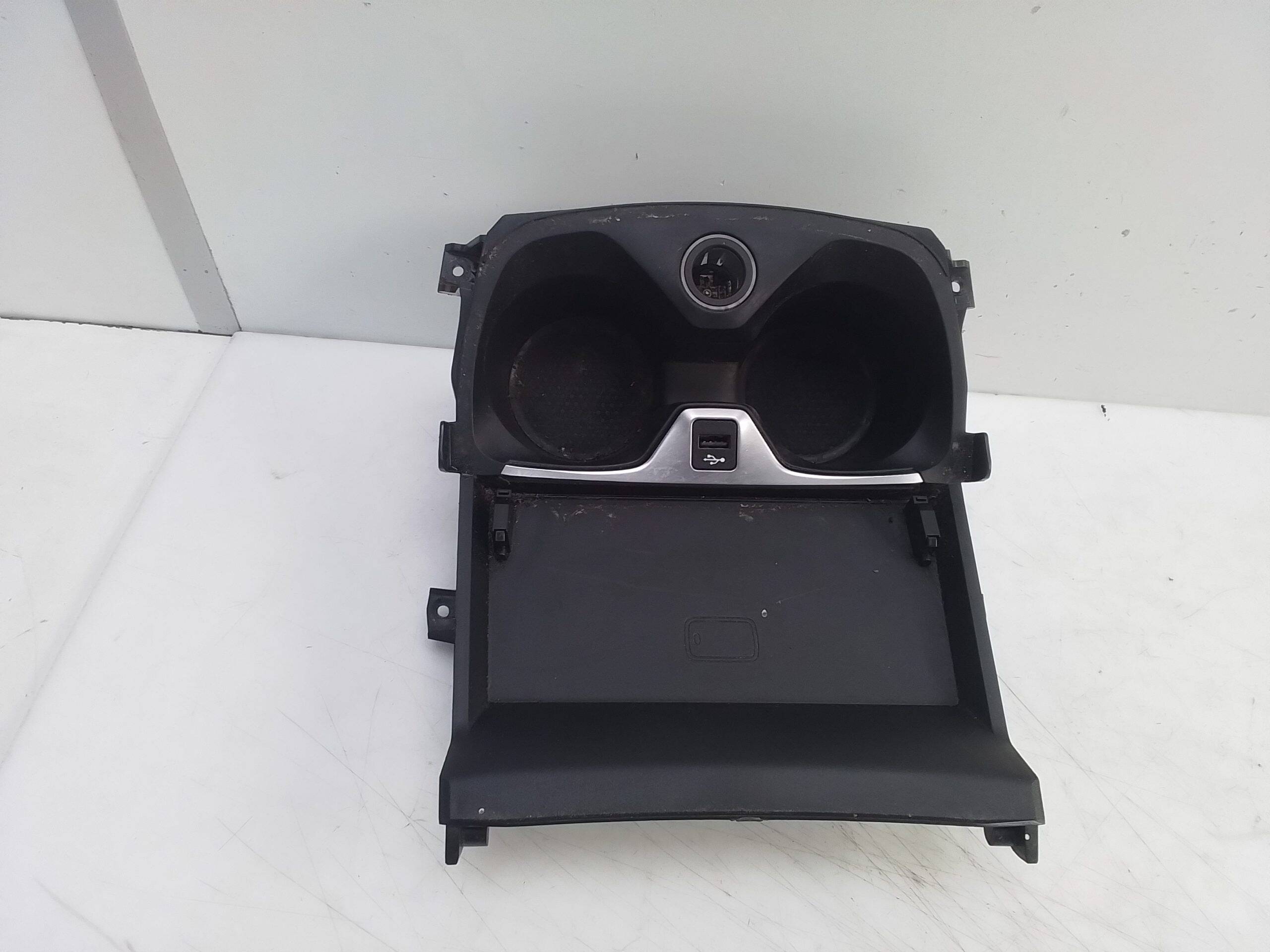 Bandeja posavasos central bmw serie 1 berlina (f40)(2019->)