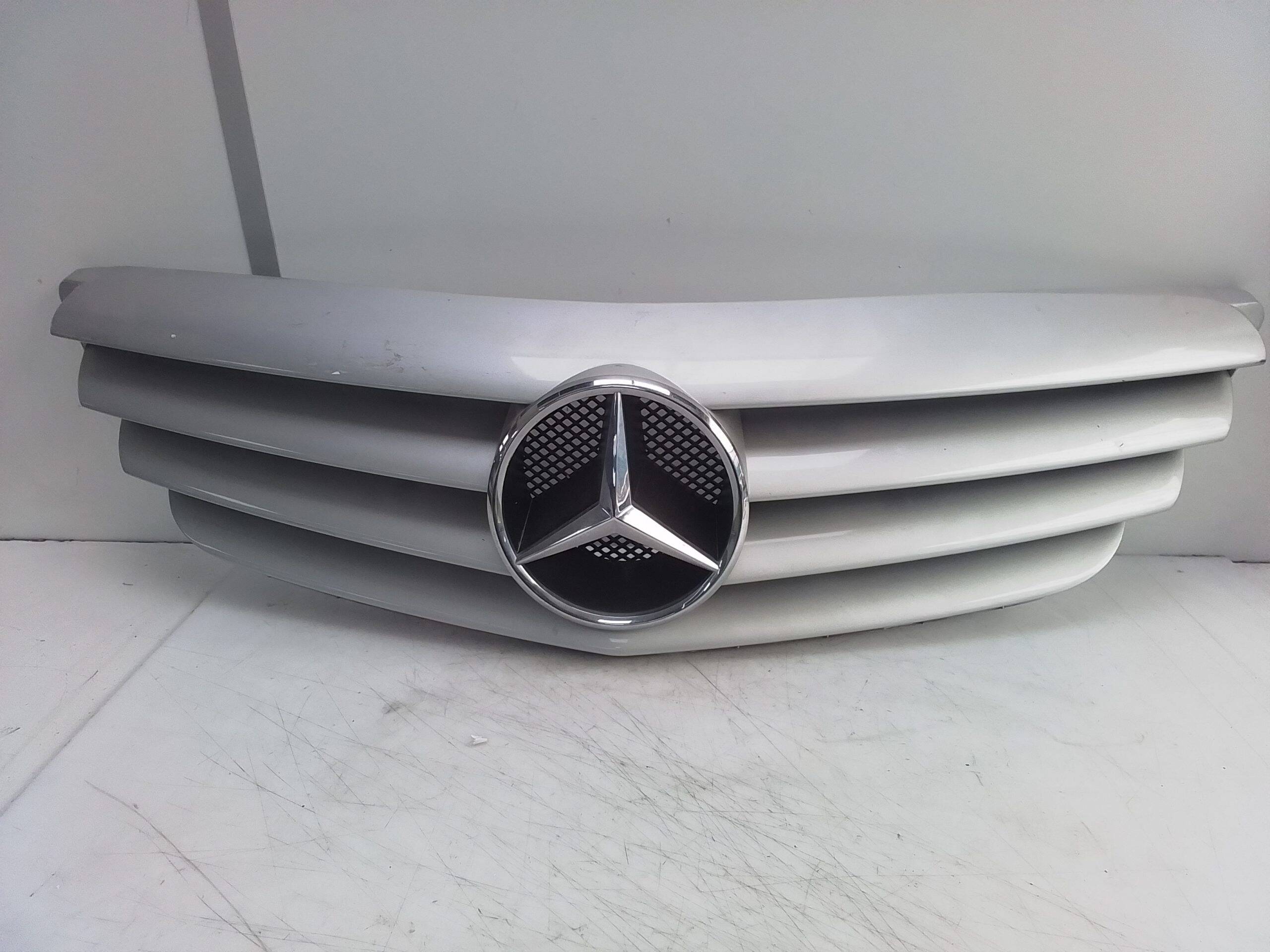 Rejilla delantera mercedes-benz clase b (bm 245)(03.2005->)