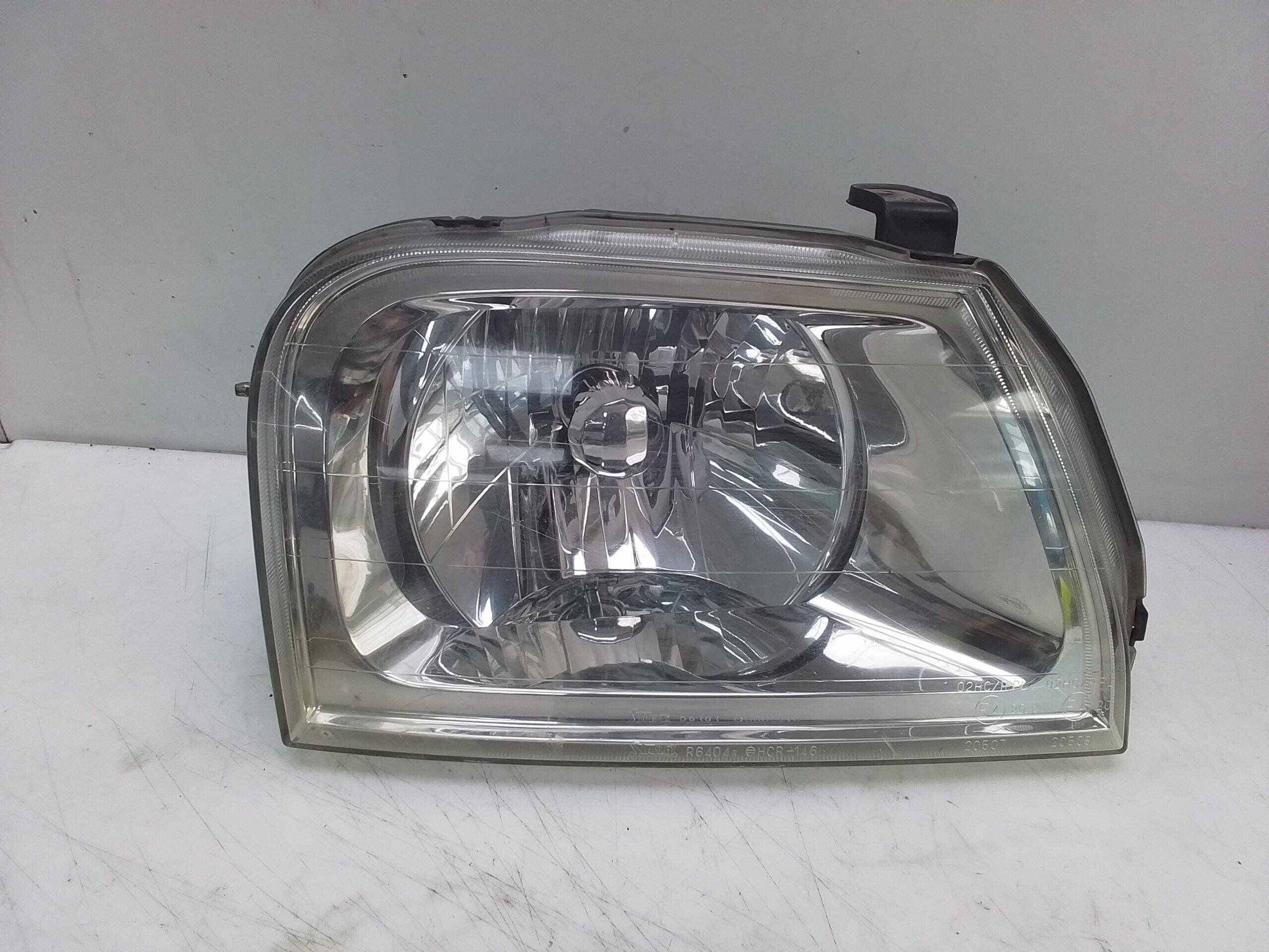 Faro derecho mitsubishi l 200 (kk0/kl0)(2015->)