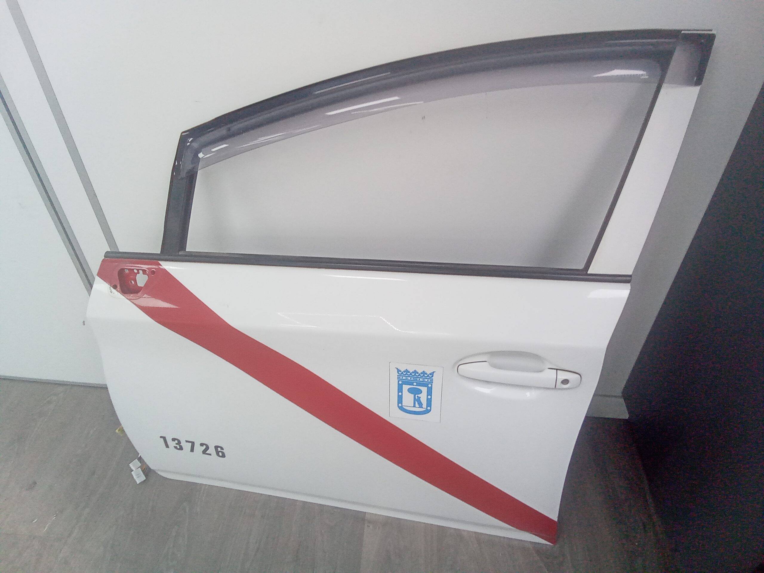 Puerta delantera izquierda toyota prius (zvw30)(2009->)