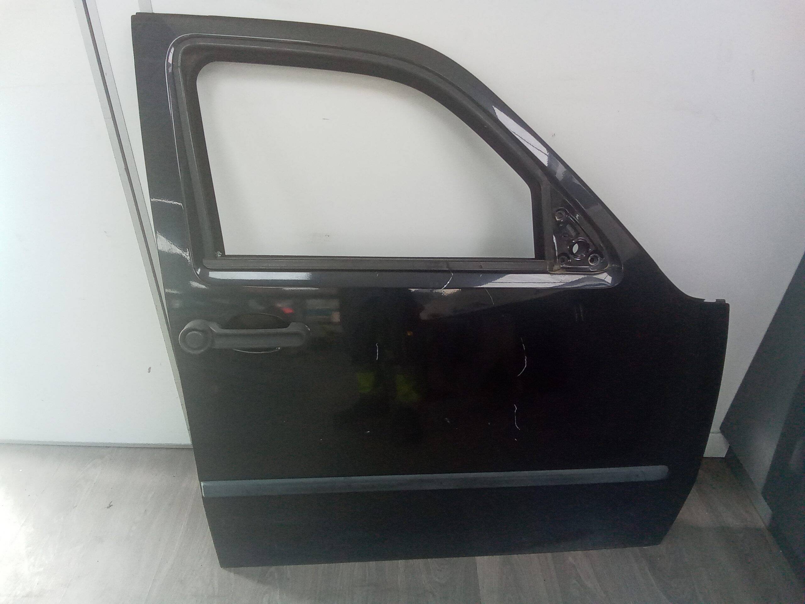 Puerta delantera derecha dodge nitro (ka)(2007->)