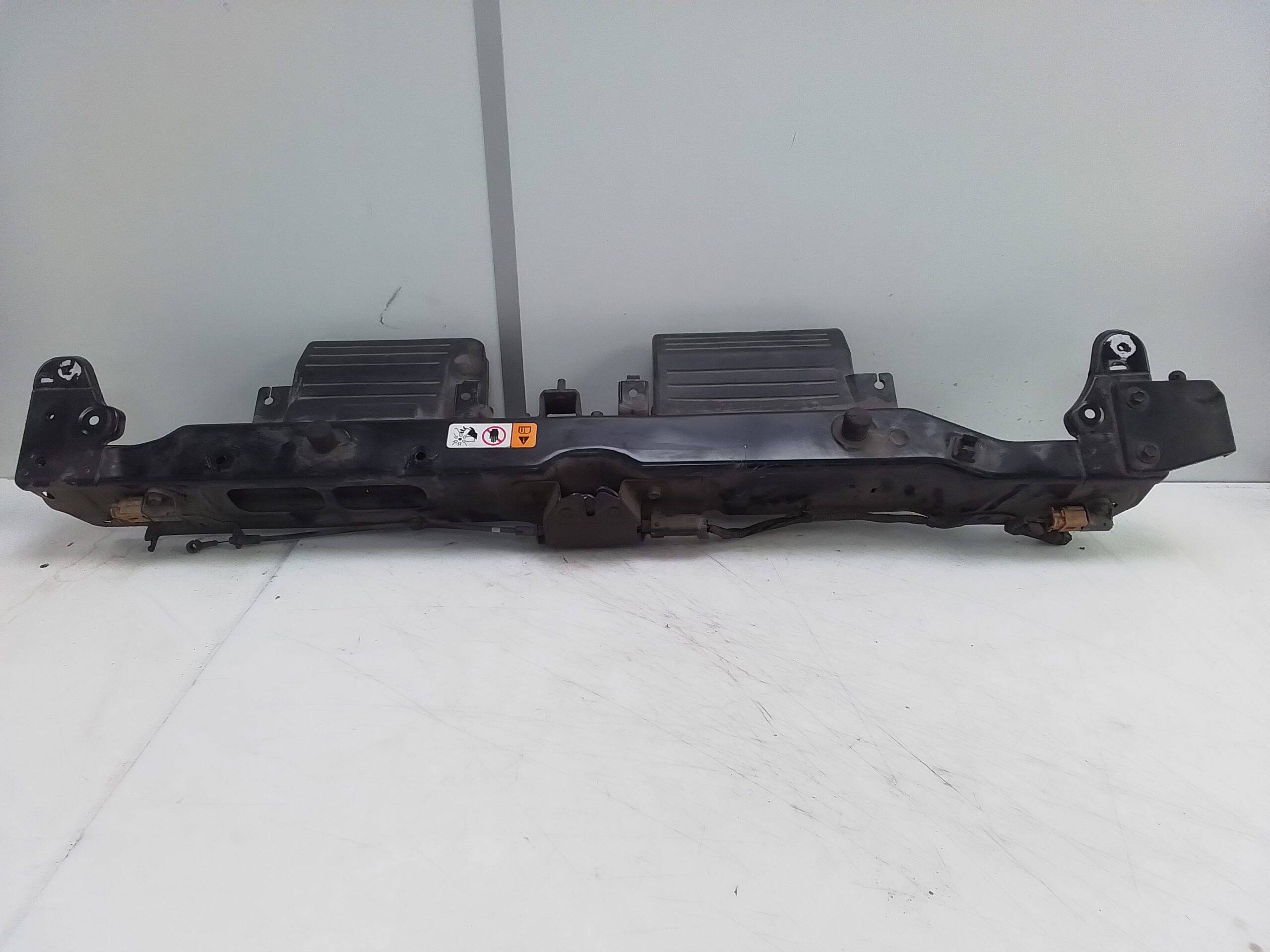 Soporte radiador central kia carens (rp)(2013->)