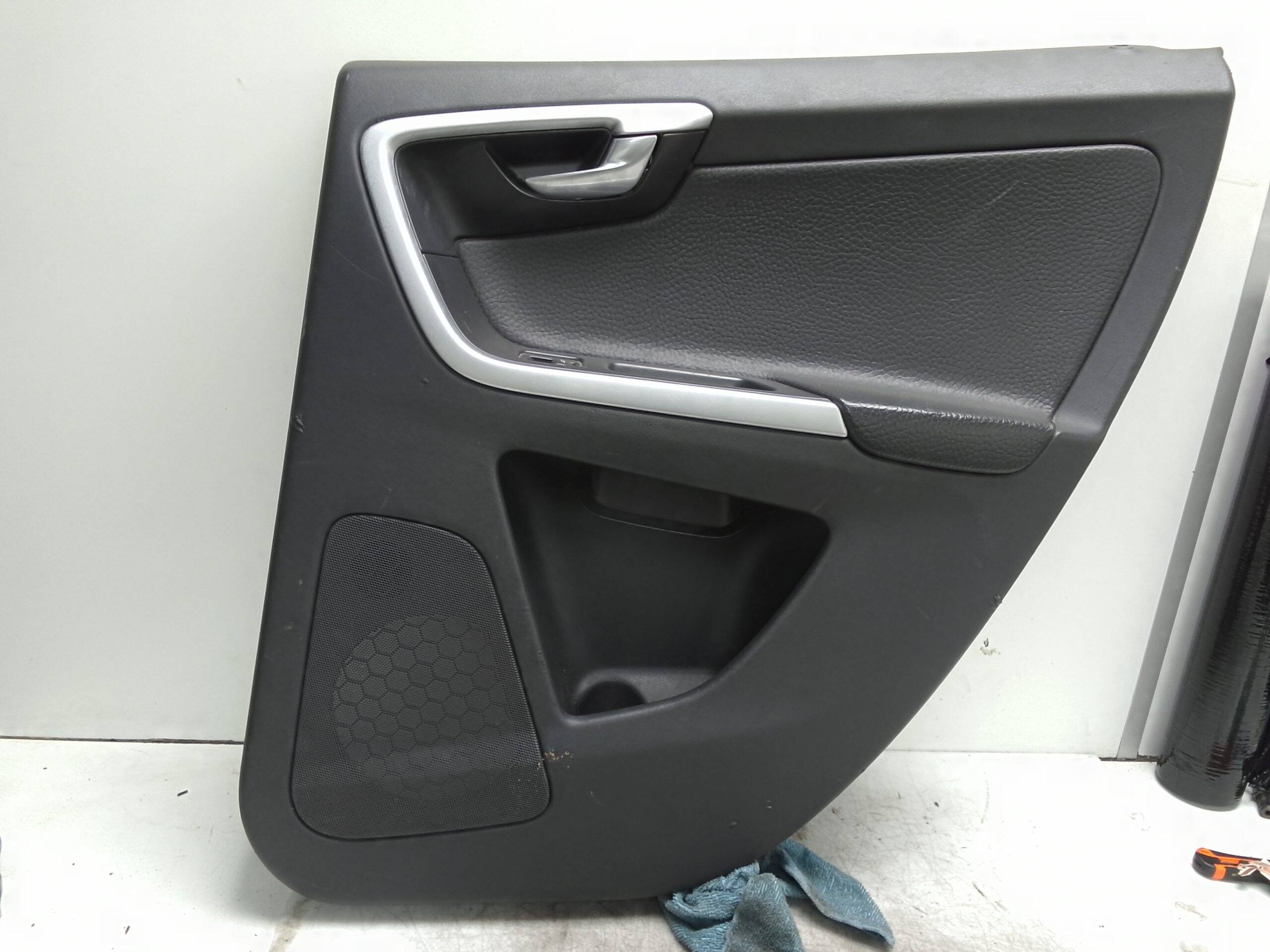 Guarnecido puerta trasera derecha volvo xc60 (2008->)