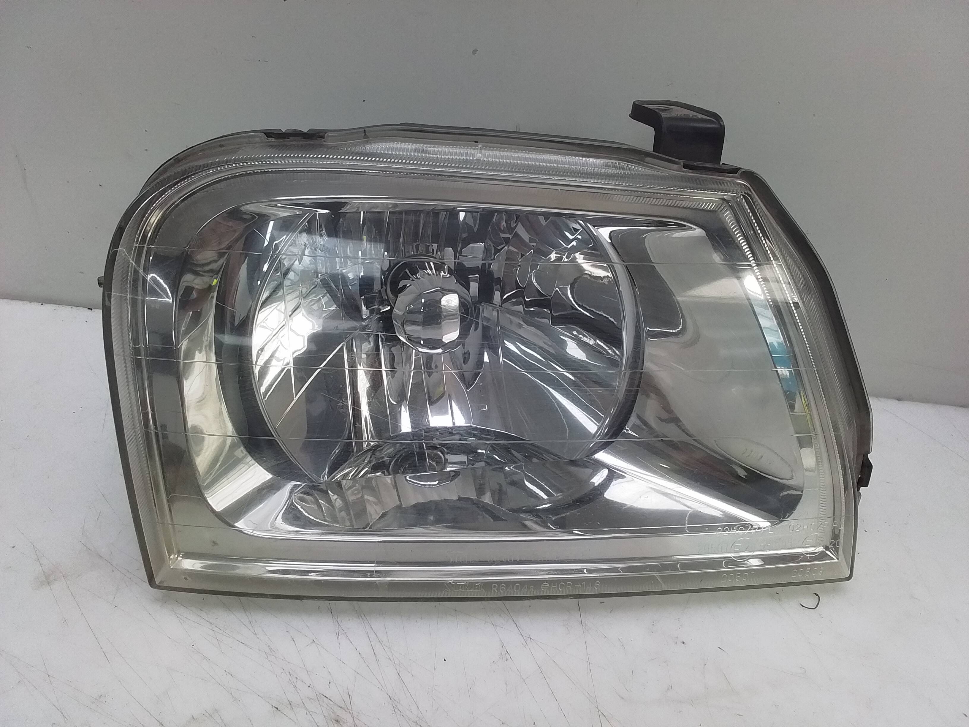 Faro derecho mitsubishi l 200 (kk0/kl0)(2015->)