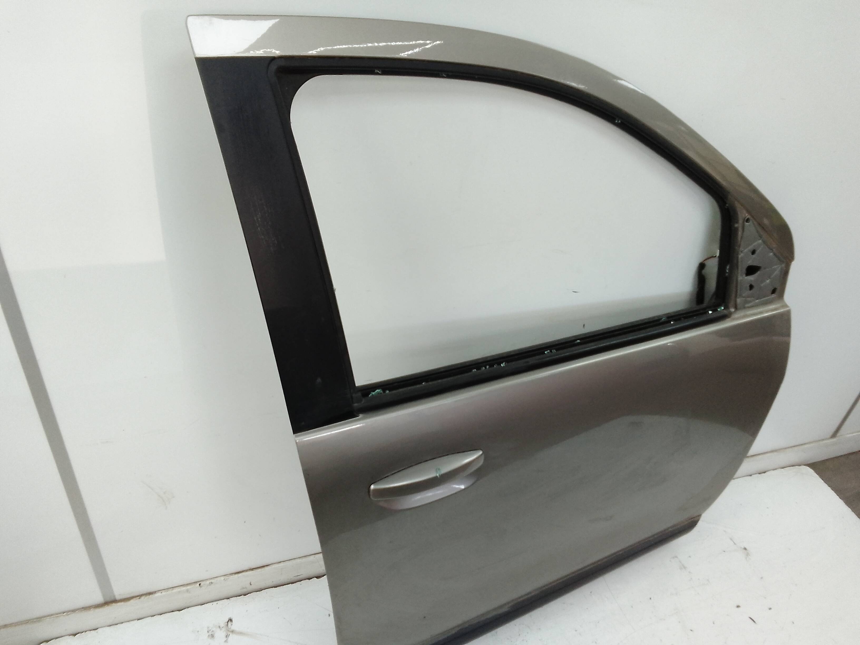 Puerta delantera derecha dacia lodgy (04.2012->)