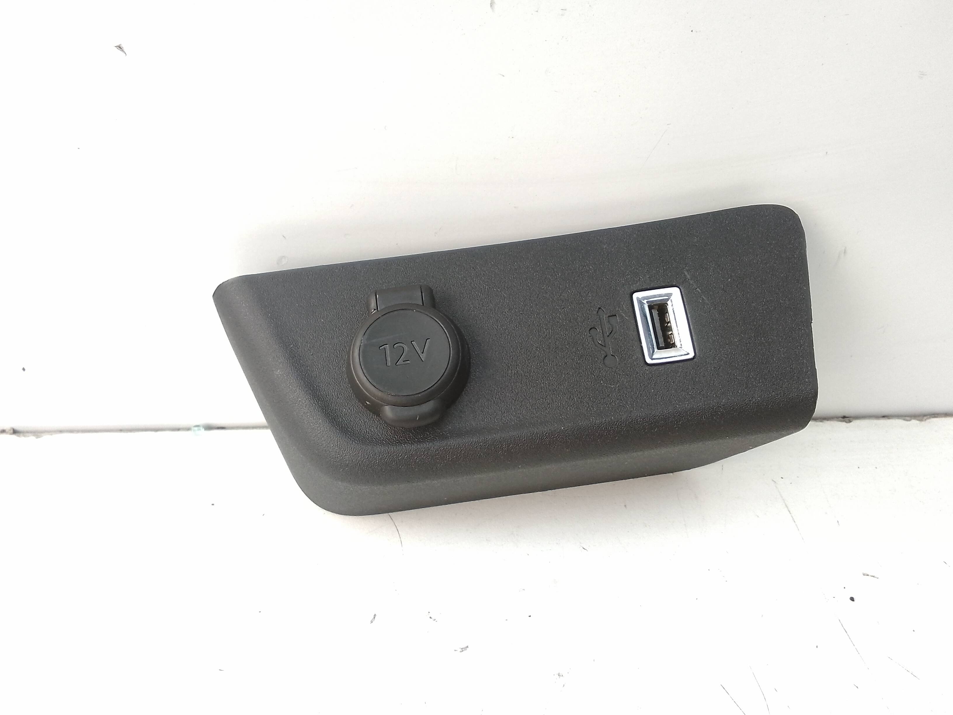 Cargador usb consola central opel corsa f (2019->)