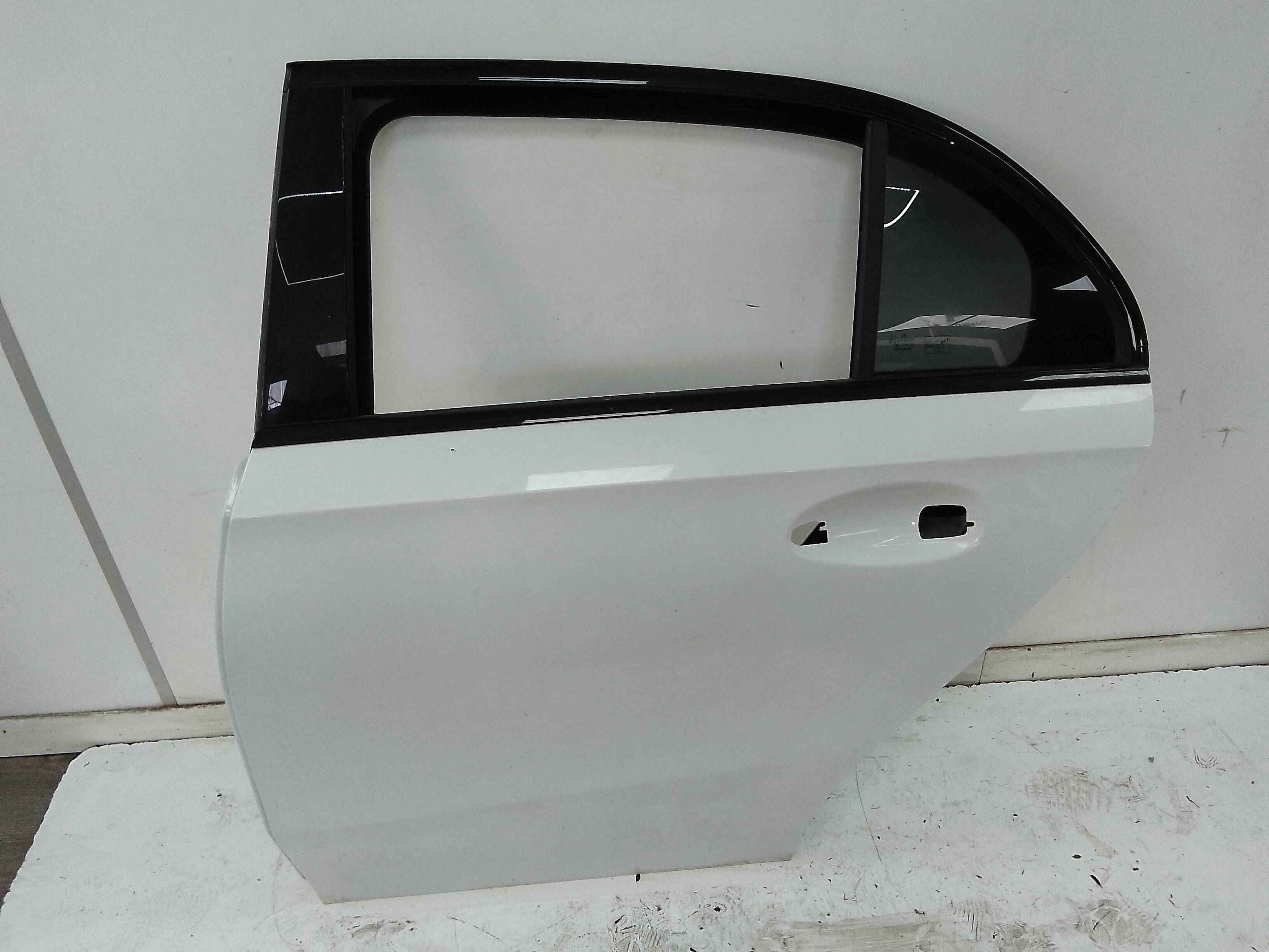 Puerta trasera izquierda fiat 500l (330)(2012->)