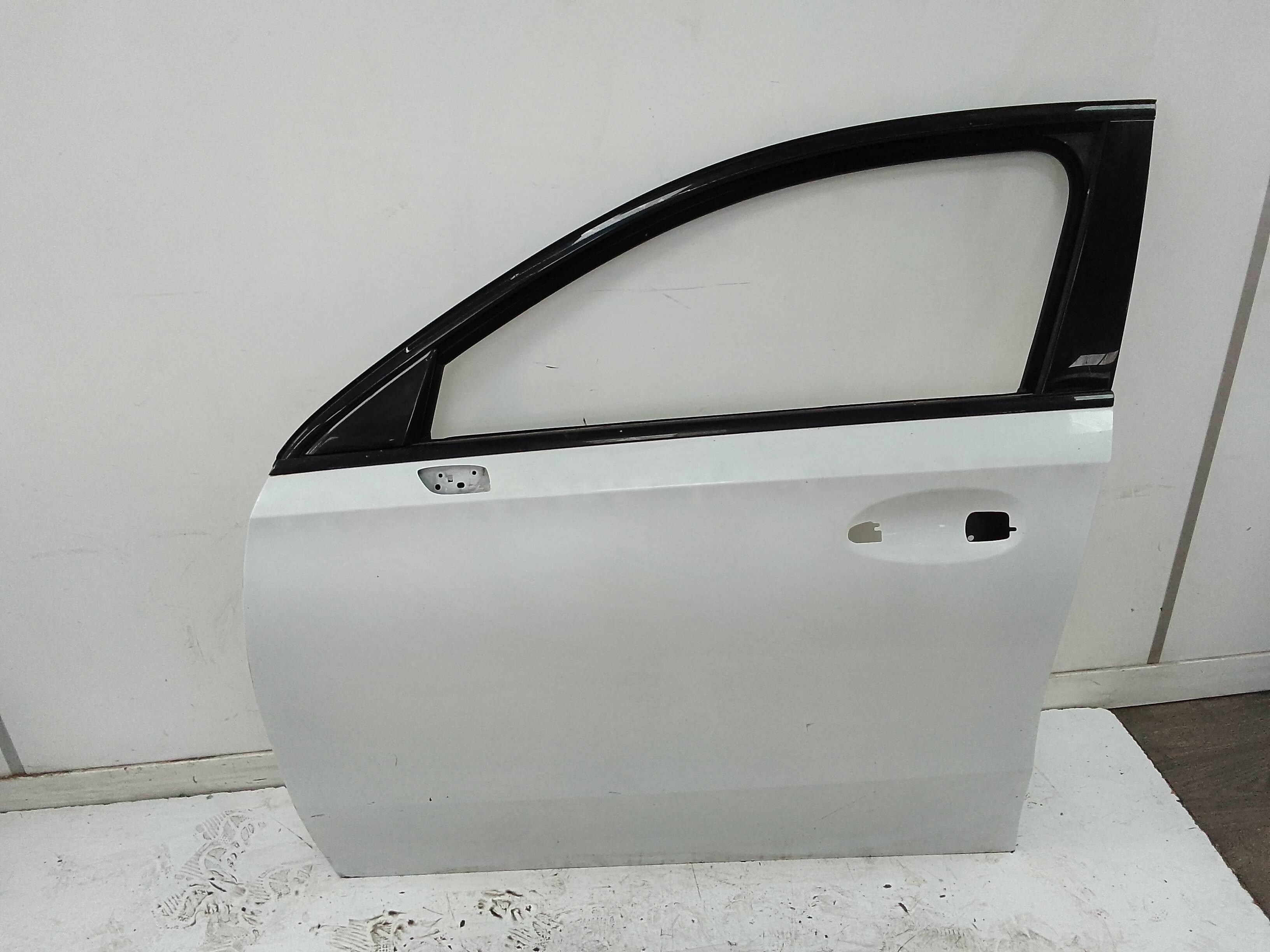 Puerta delantera izquierda fiat 500l (330)(2012->)