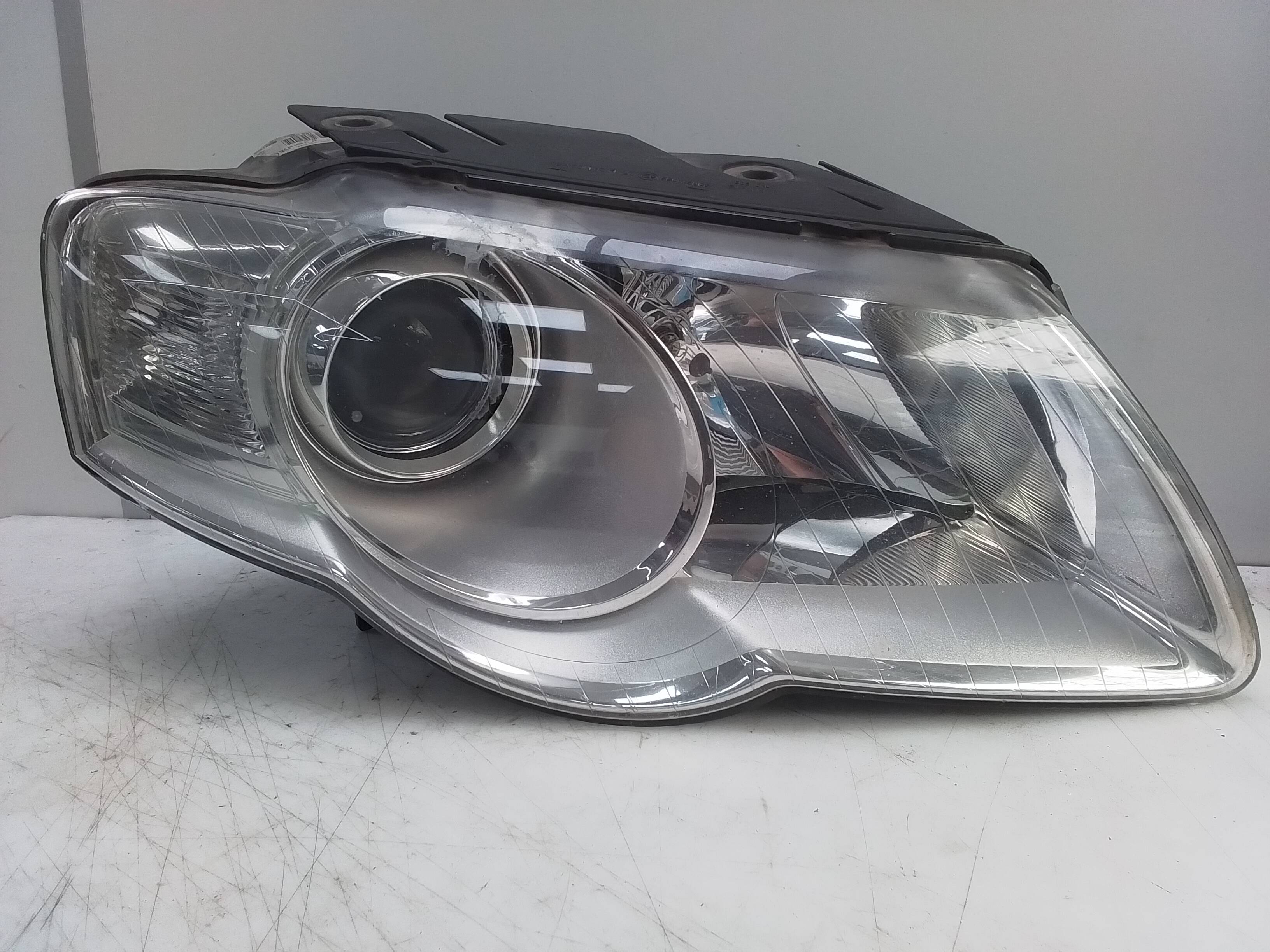 Faro derecho volkswagen passat berlina (3c2)(2005->)