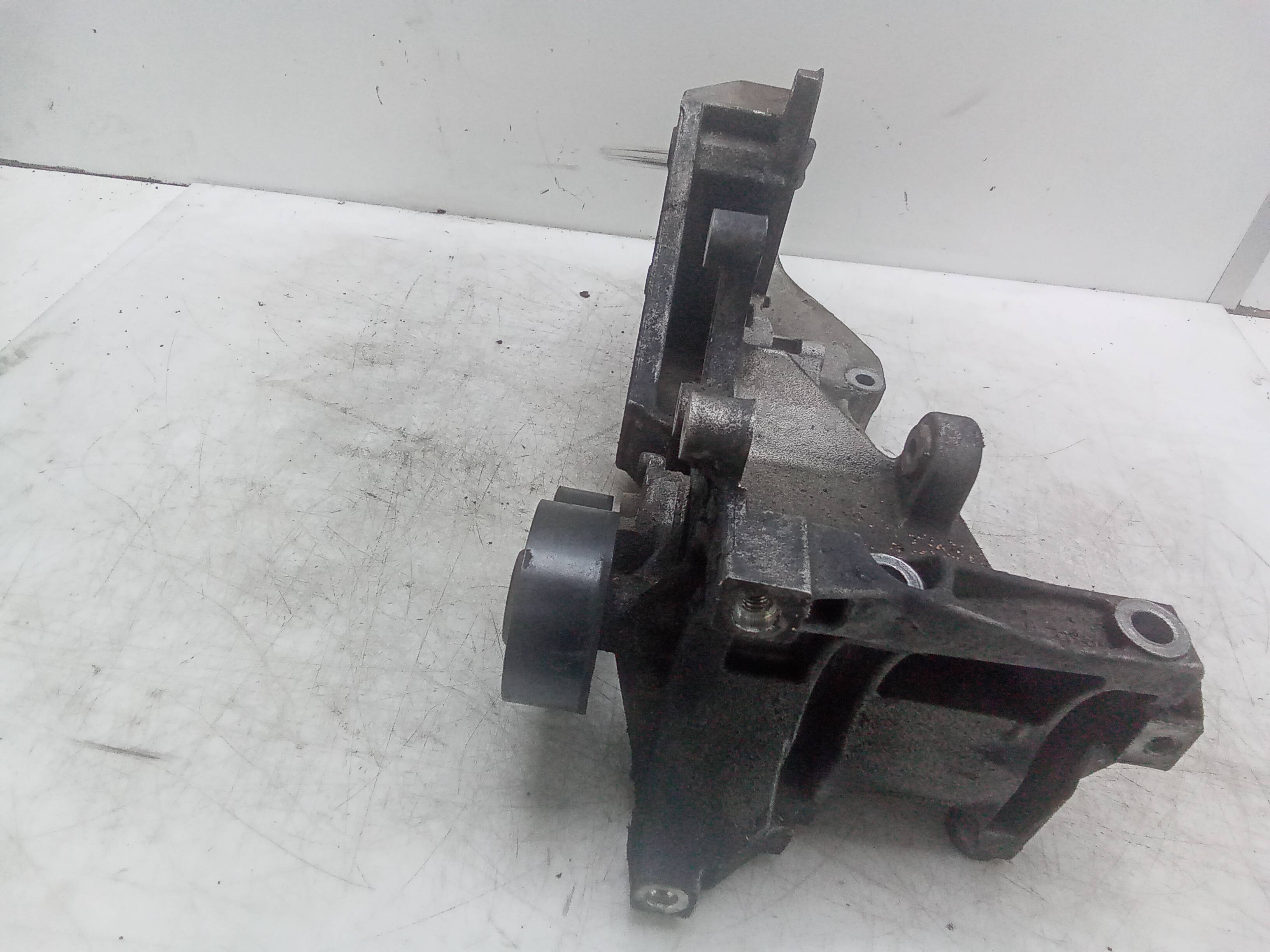 Soporte alternador volkswagen golf v variant (1k5)(2007->)