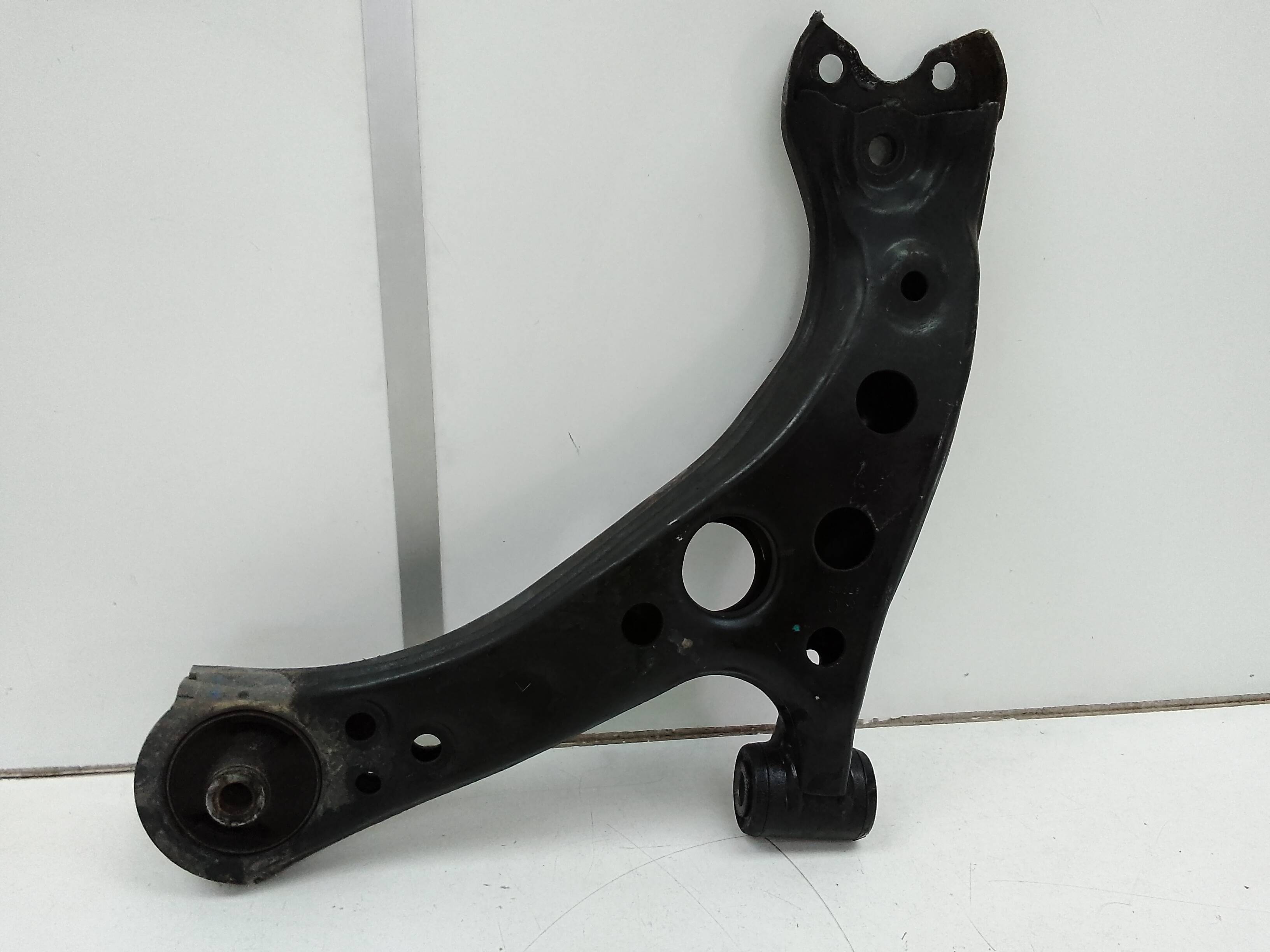 Brazo suspension inferior delantero derecho toyota corolla (e21)(2019->)