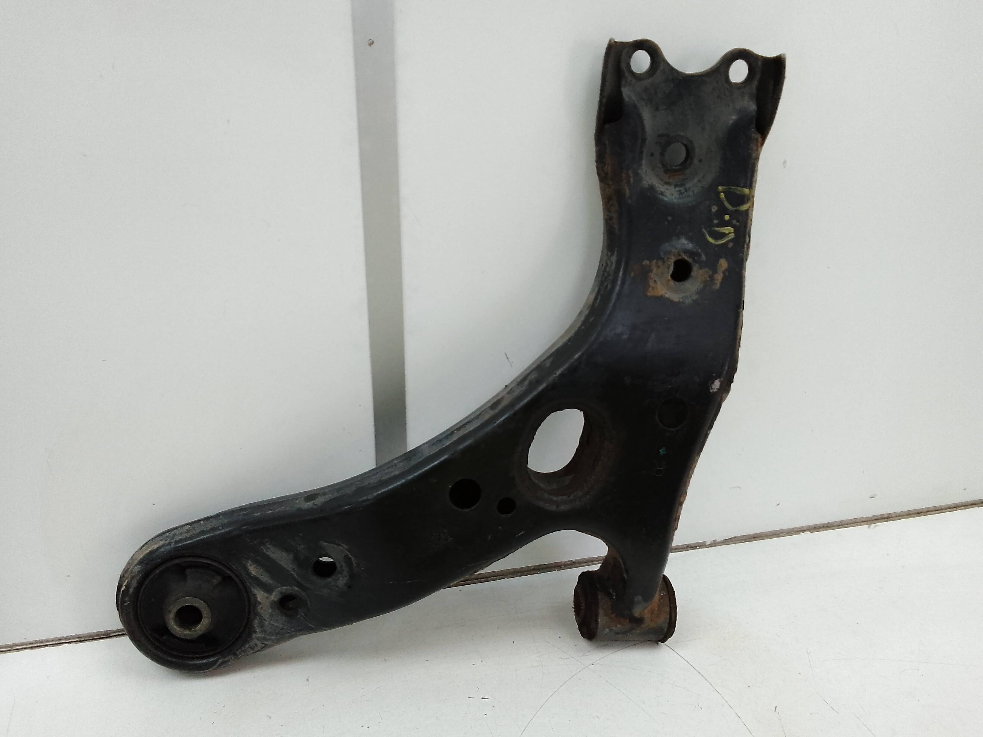 Brazo suspension inferior delantero derecho toyota auris (e18)(10.2012->)