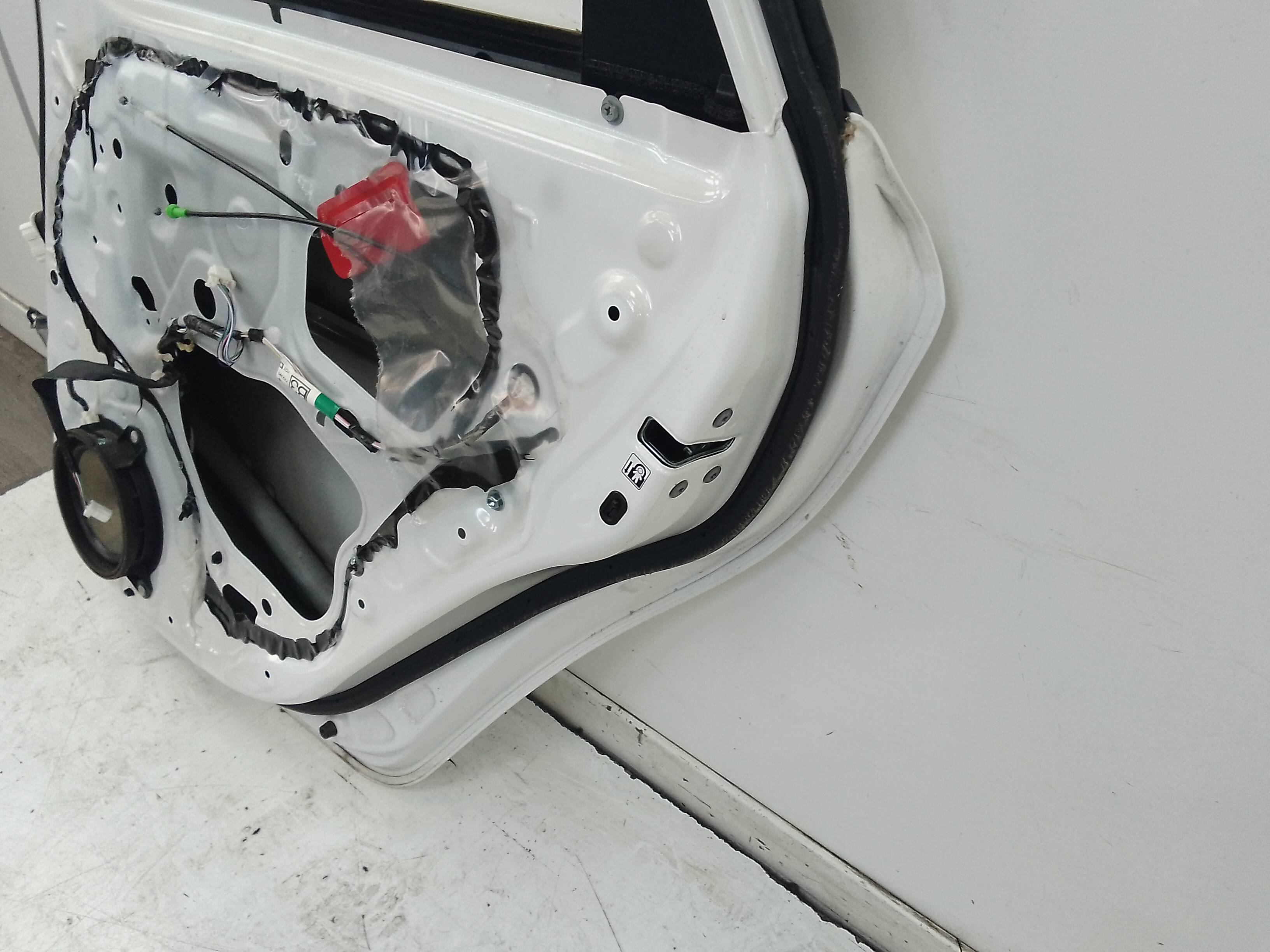 Puerta trasera derecha toyota auris (e18)(10.2012->)