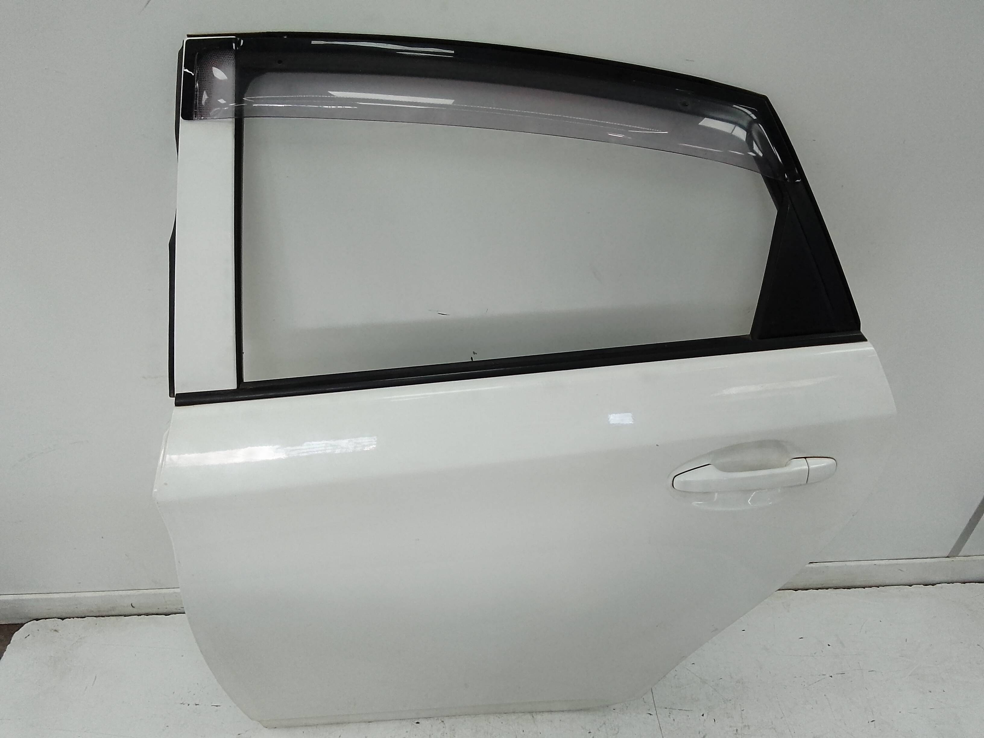 Puerta trasera izquierda toyota prius (zvw30)(2009->)