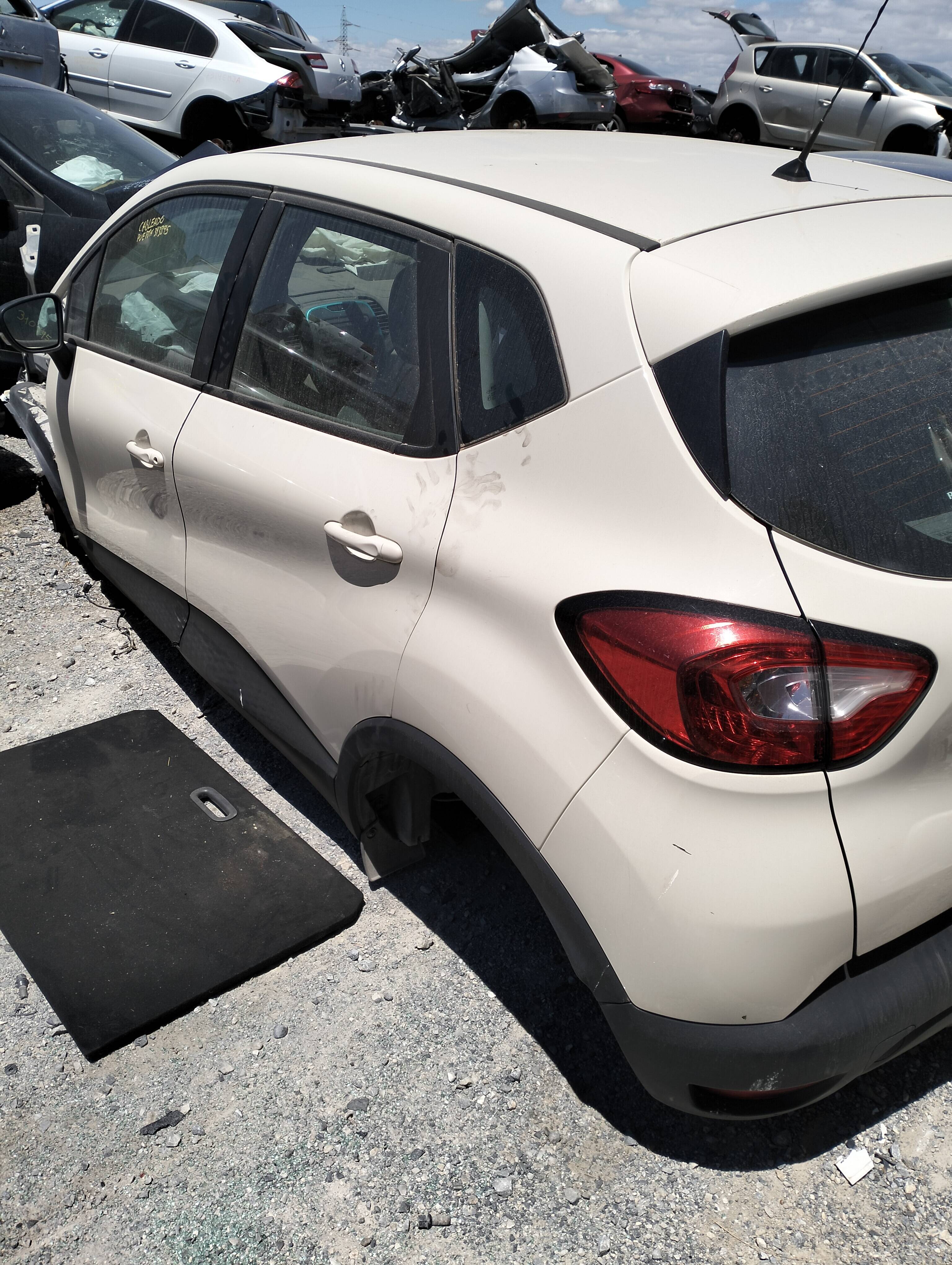 Puerta trasera izquierda renault captur i (2013->)