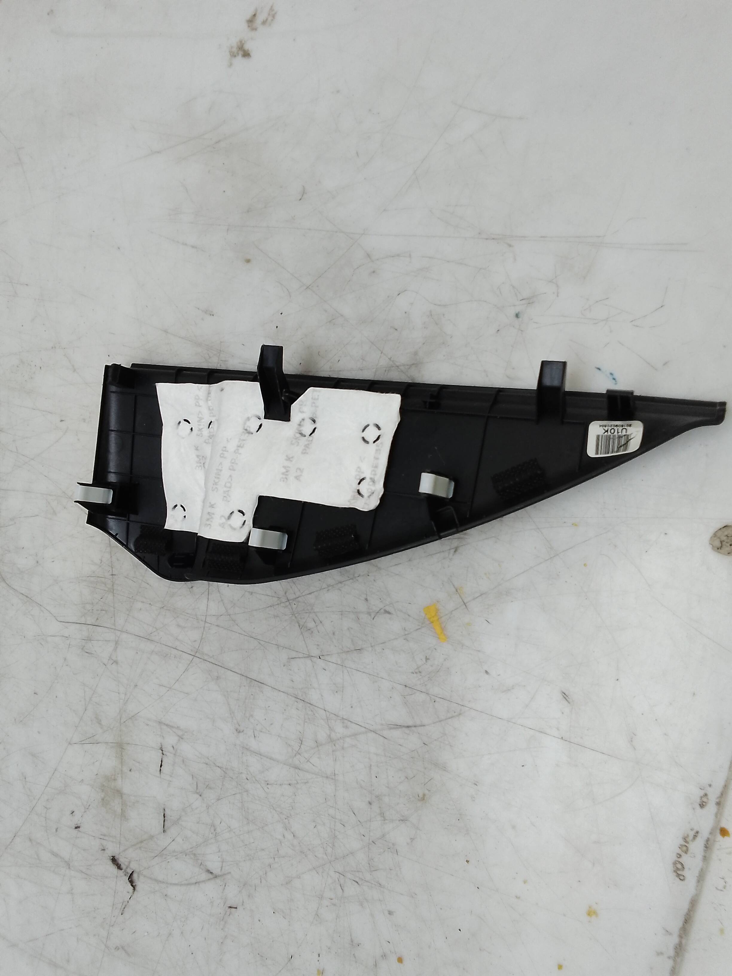 Moldura lateral izquierda kia sorento (um)(01.2015->)