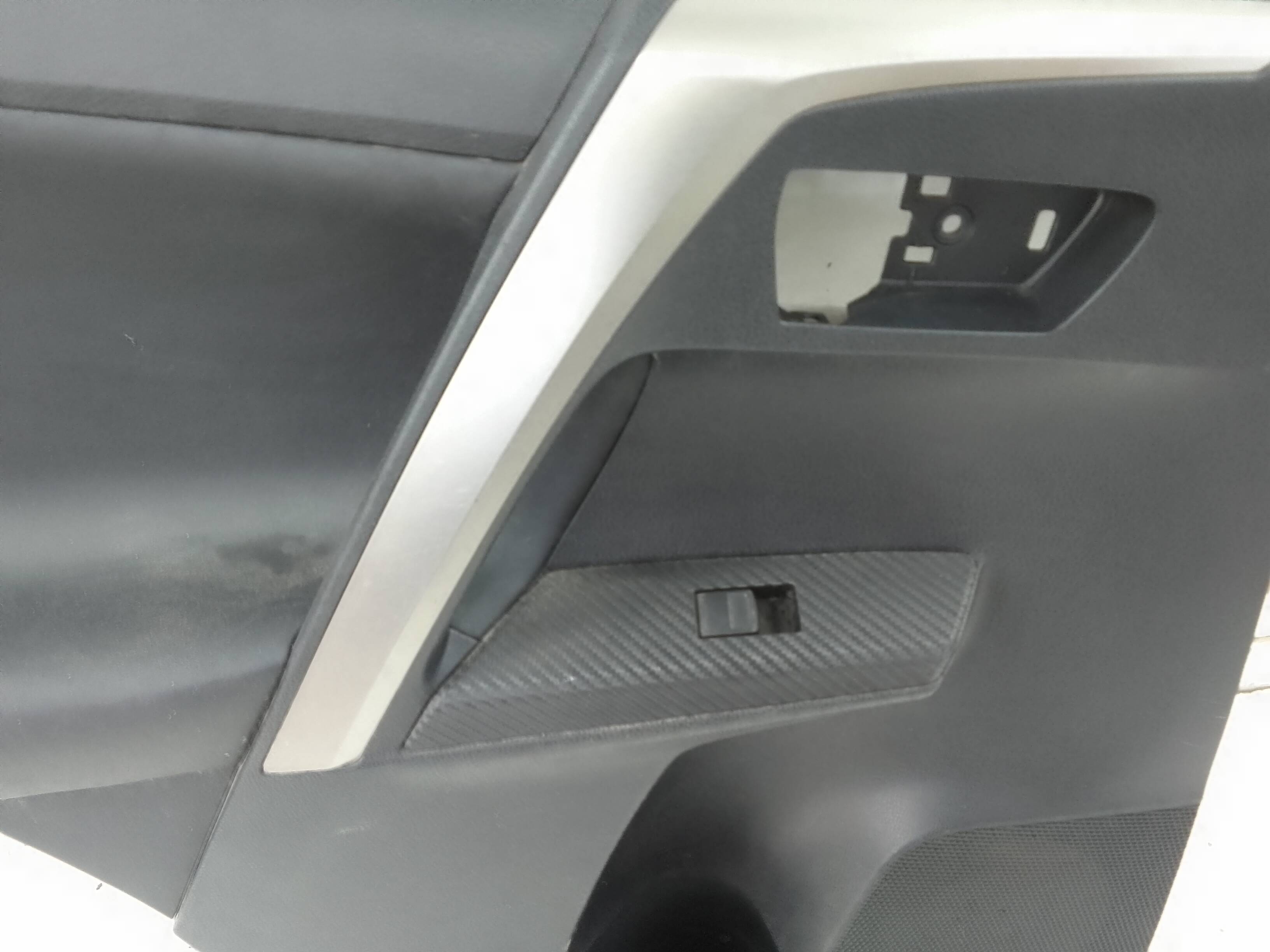 Guarnecido puerta trasera izquierda toyota rav4 (a4)(2013->)