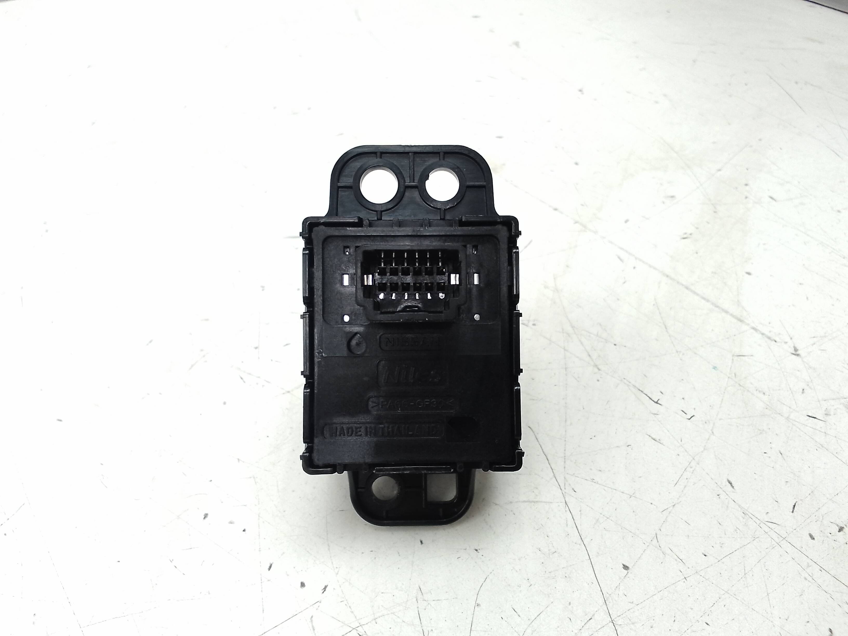 Interruptor freno mano nissan x-trail iii (t32)(04.2014->)