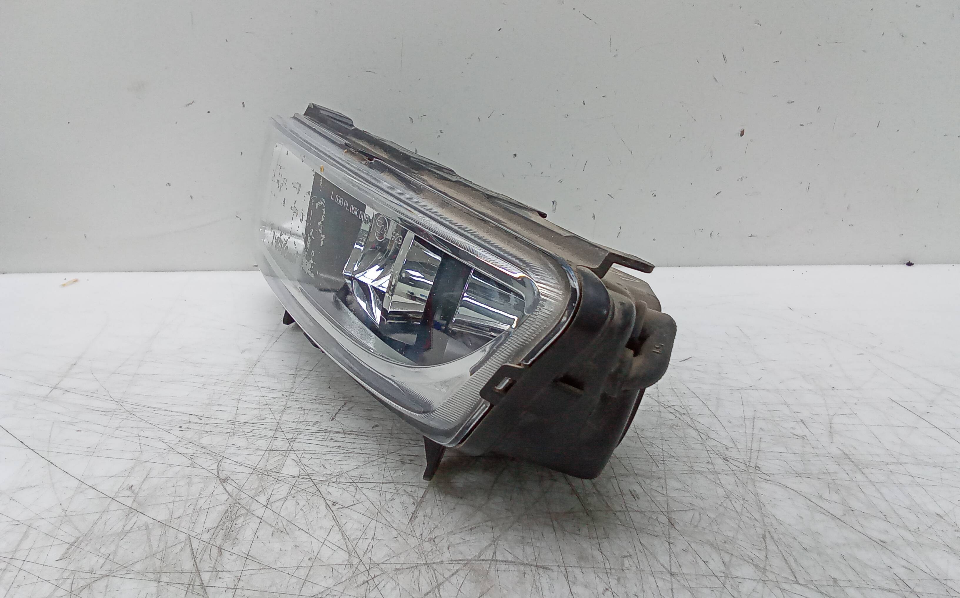 Faro antiniebla derecho volkswagen polo v (6r1)(06.2009->)