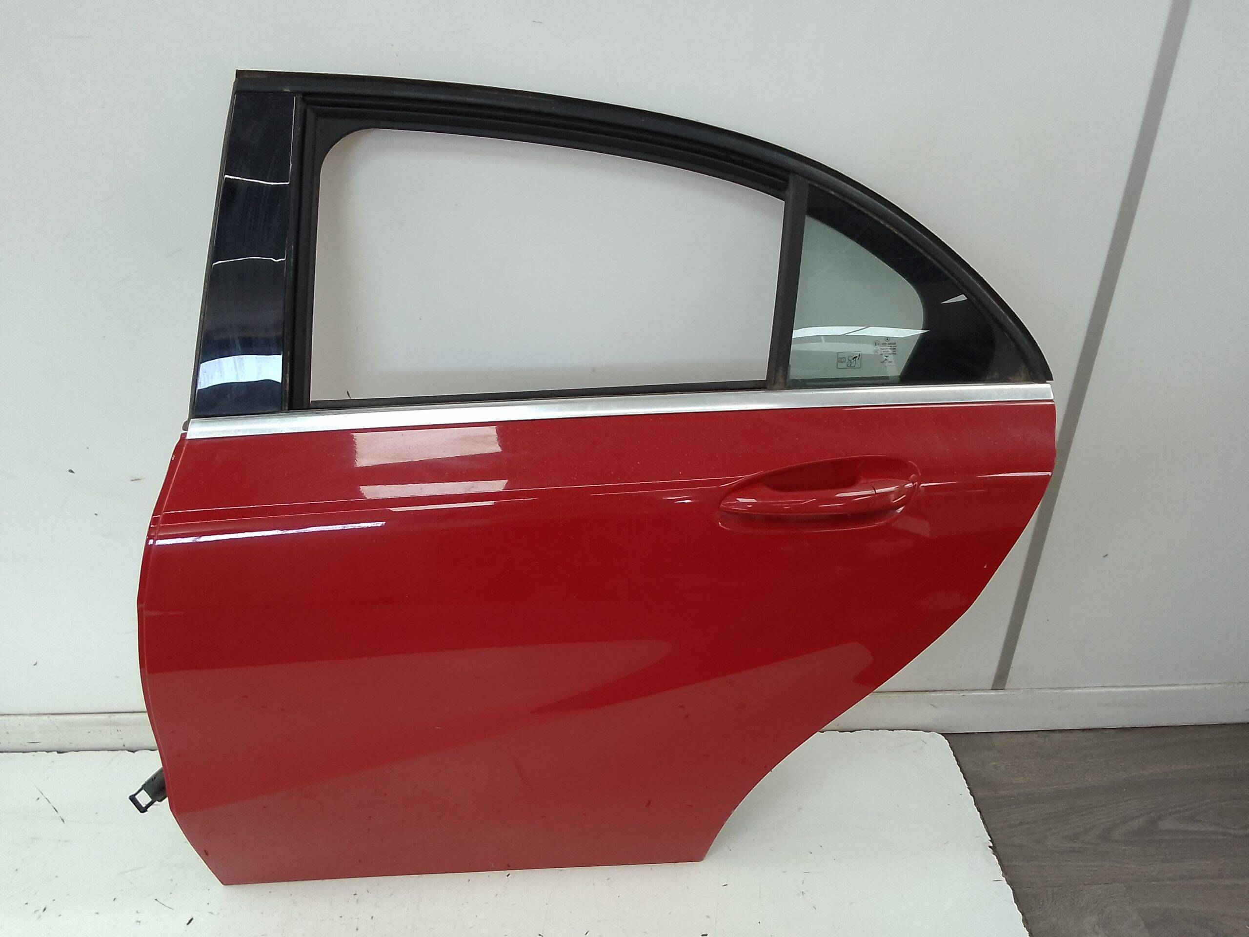 Puerta trasera izquierda mercedes-benz clase a (bm 176)(06.2012->)