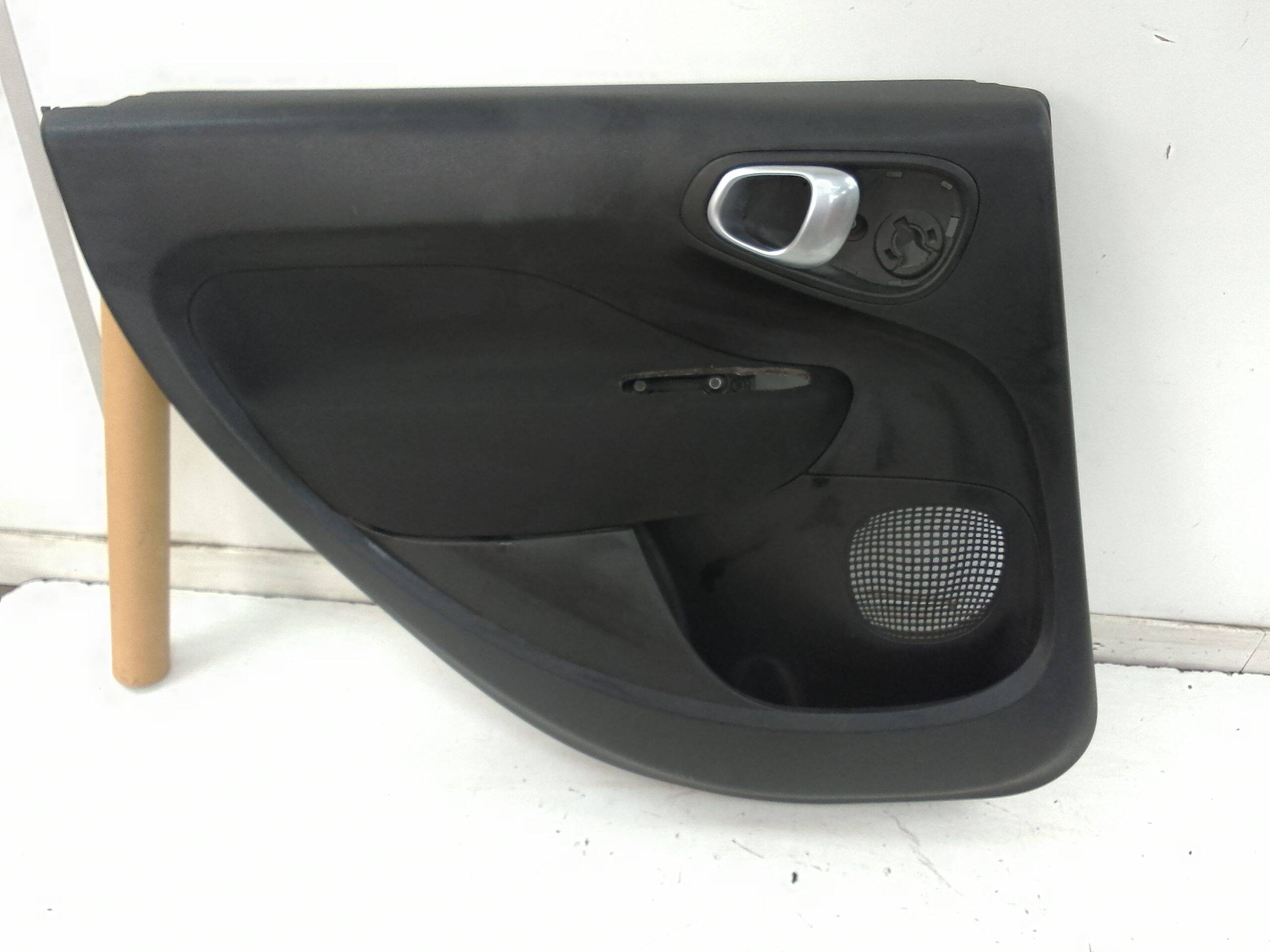 Guarnecido puerta trasera izquierda fiat 500l (330)(2012->)