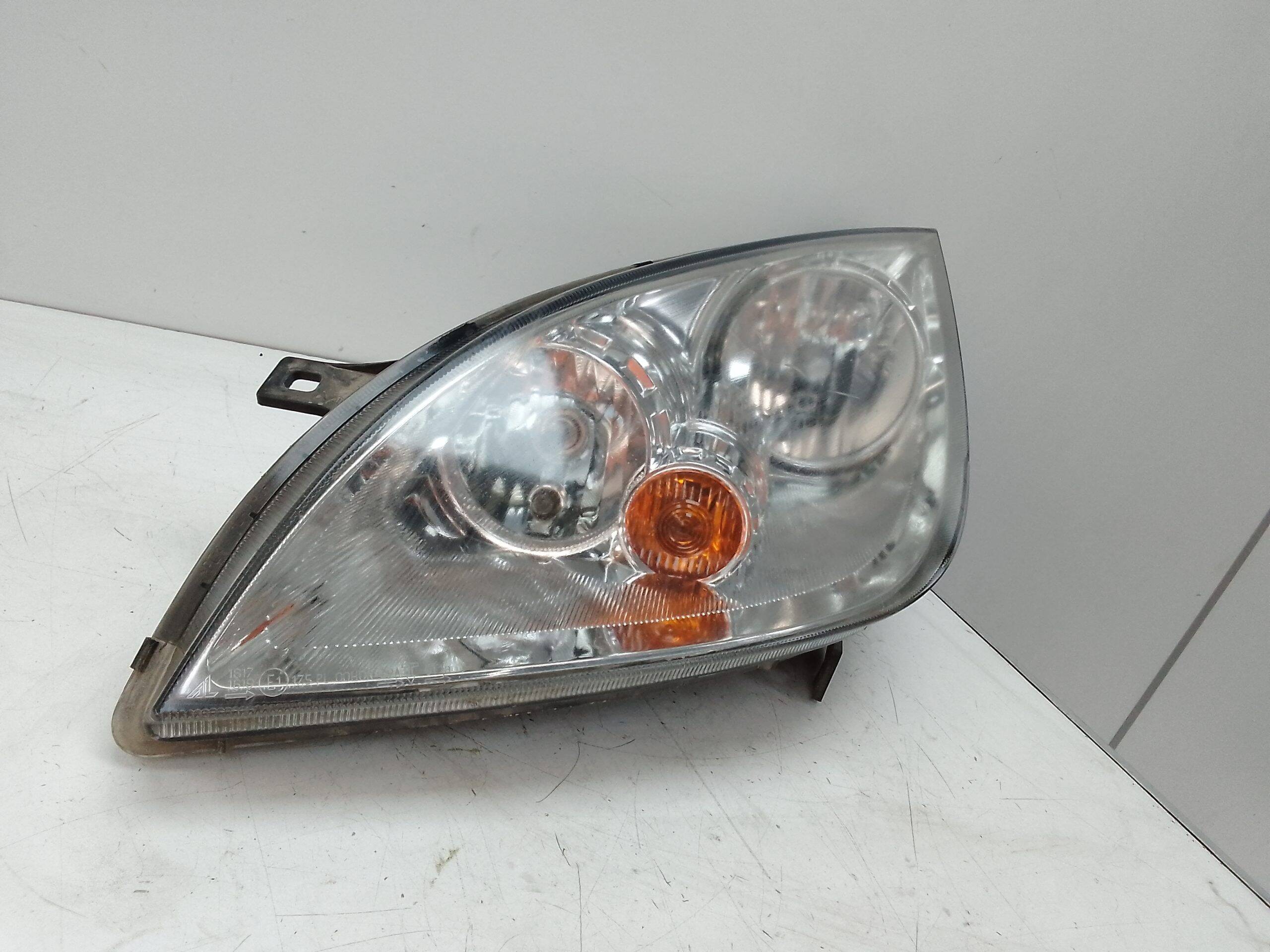 Faro izquierdo mitsubishi colt cz3 berl. 3 (z30)(03.2004->)