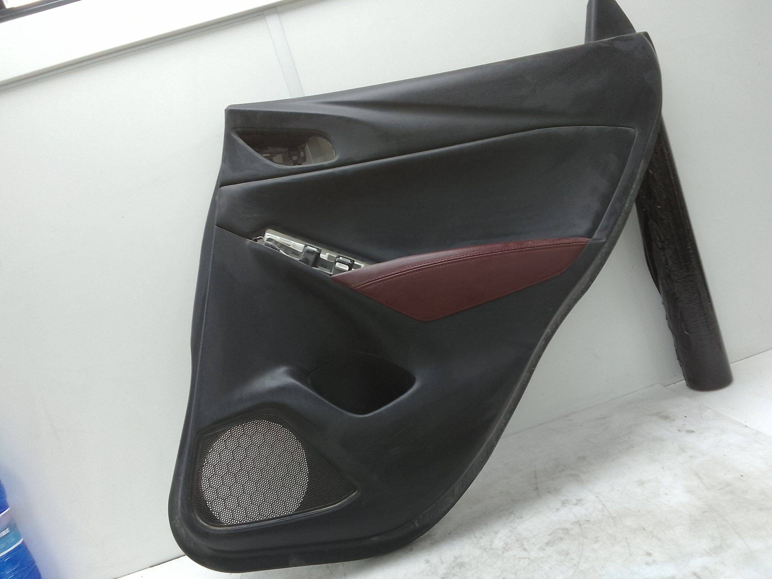 Guarnecido puerta trasera derecha mazda cx-3 (dk)(04.2015->)