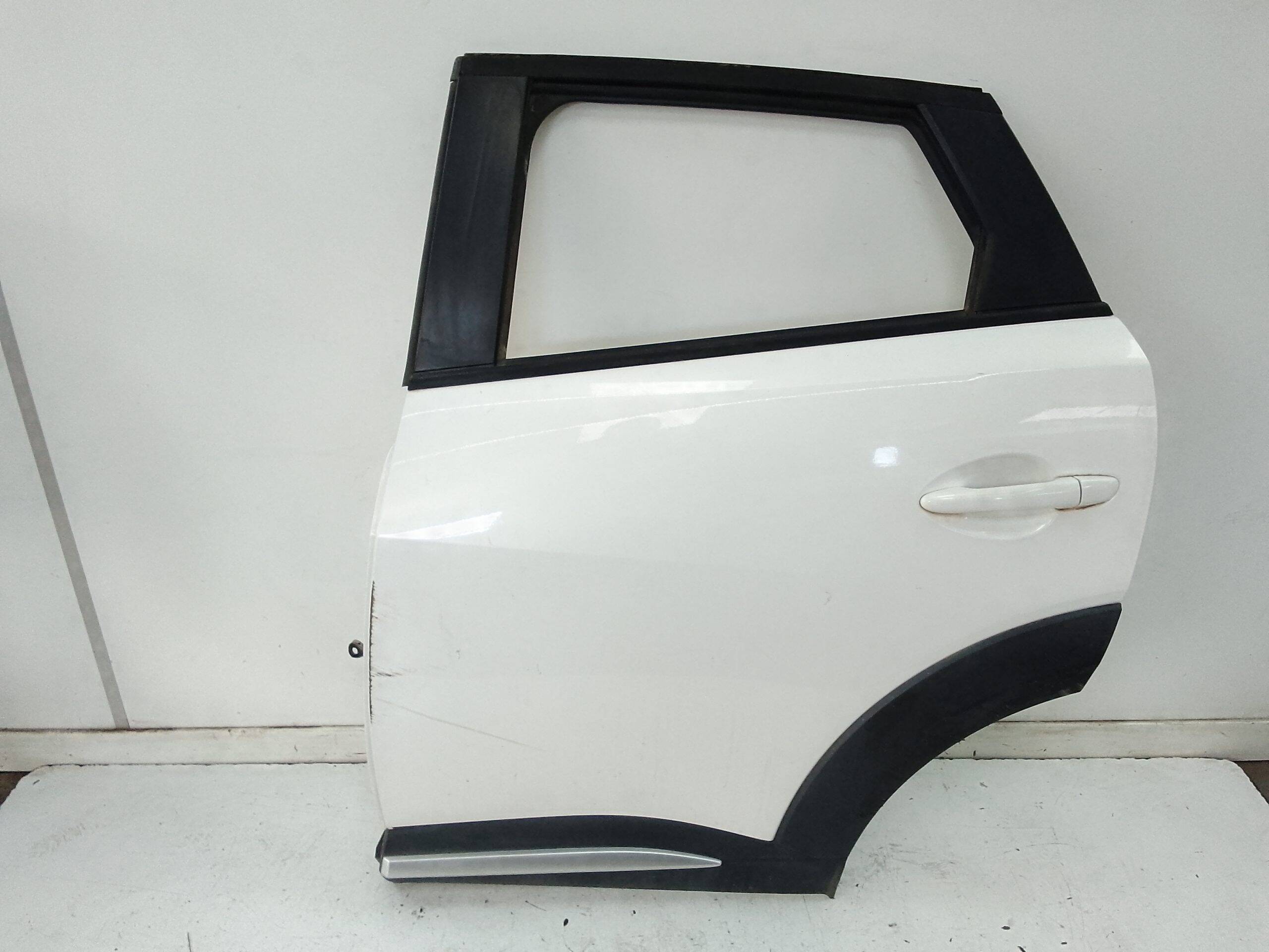 Puerta trasera izquierda mazda cx-3 (dk)(04.2015->)