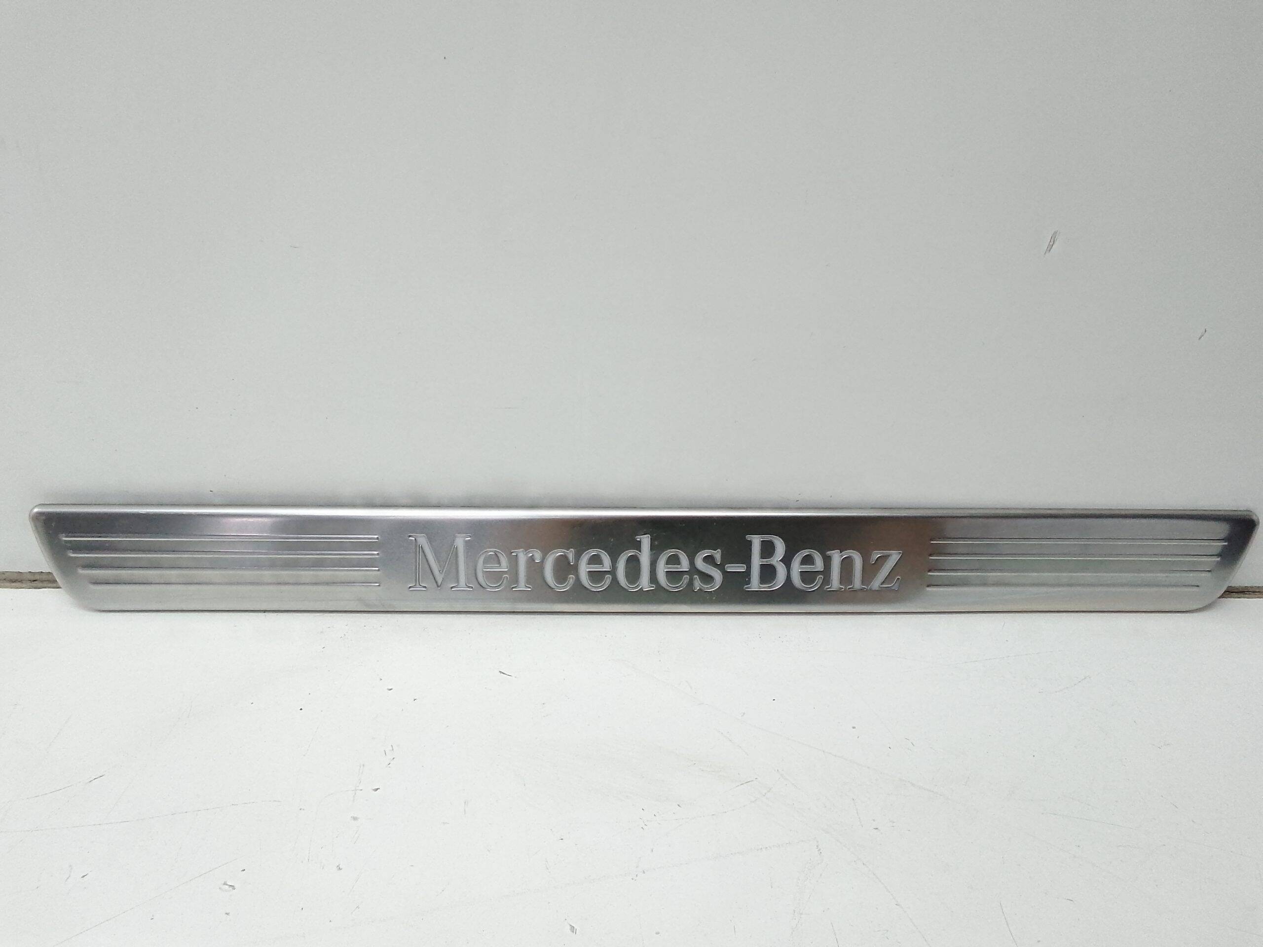 Embellecedor interior puerta mercedes-benz clase a (bm 177)(03.2018->)