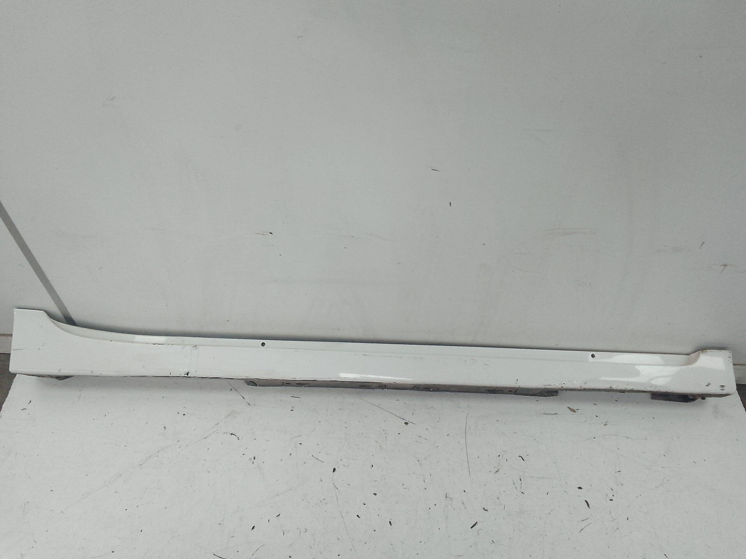 Spoiler talonera derecha toyota prius (zvw30)(2009->)