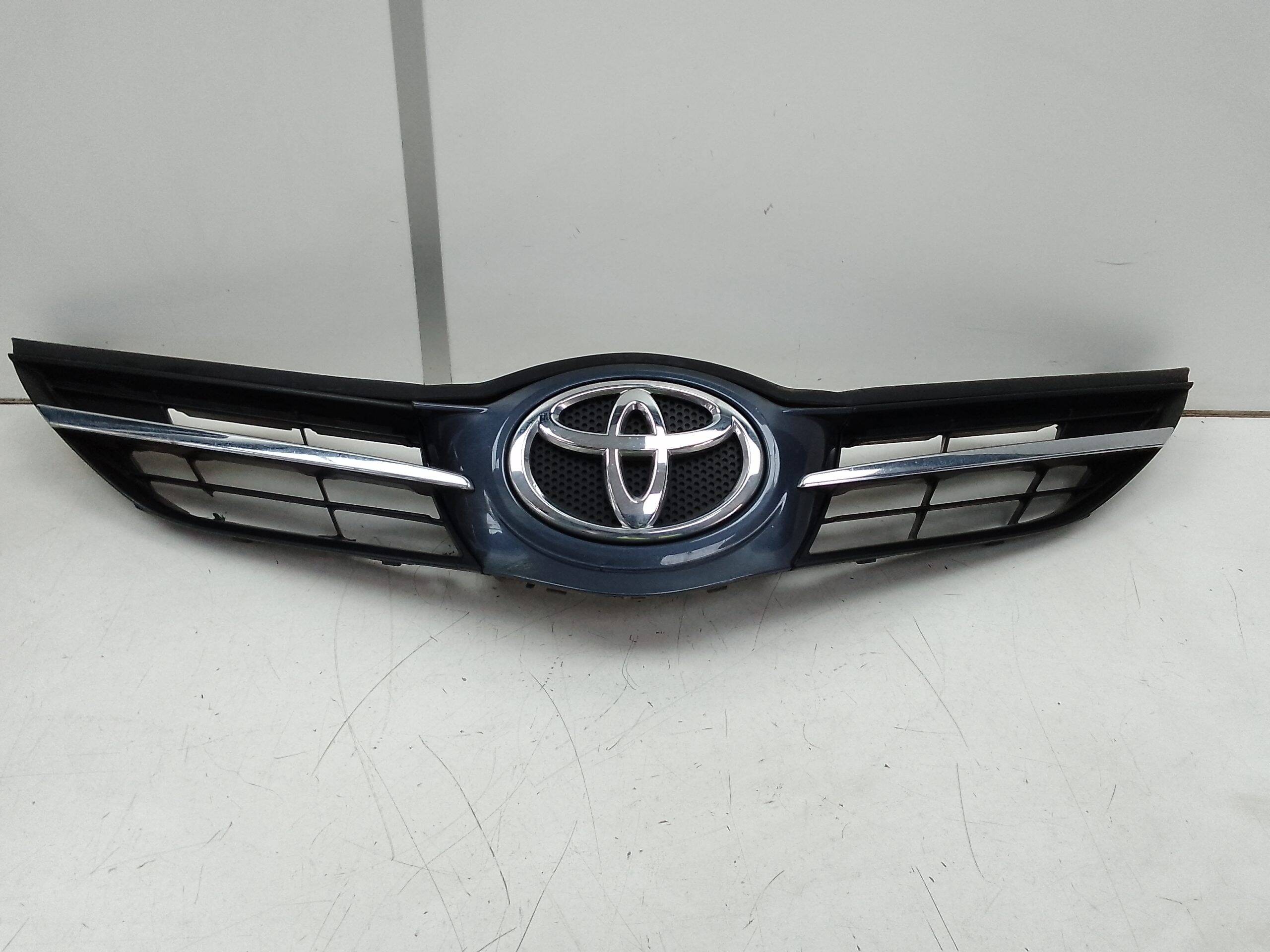 Rejilla delantera toyota auris (e18)(10.2012->)