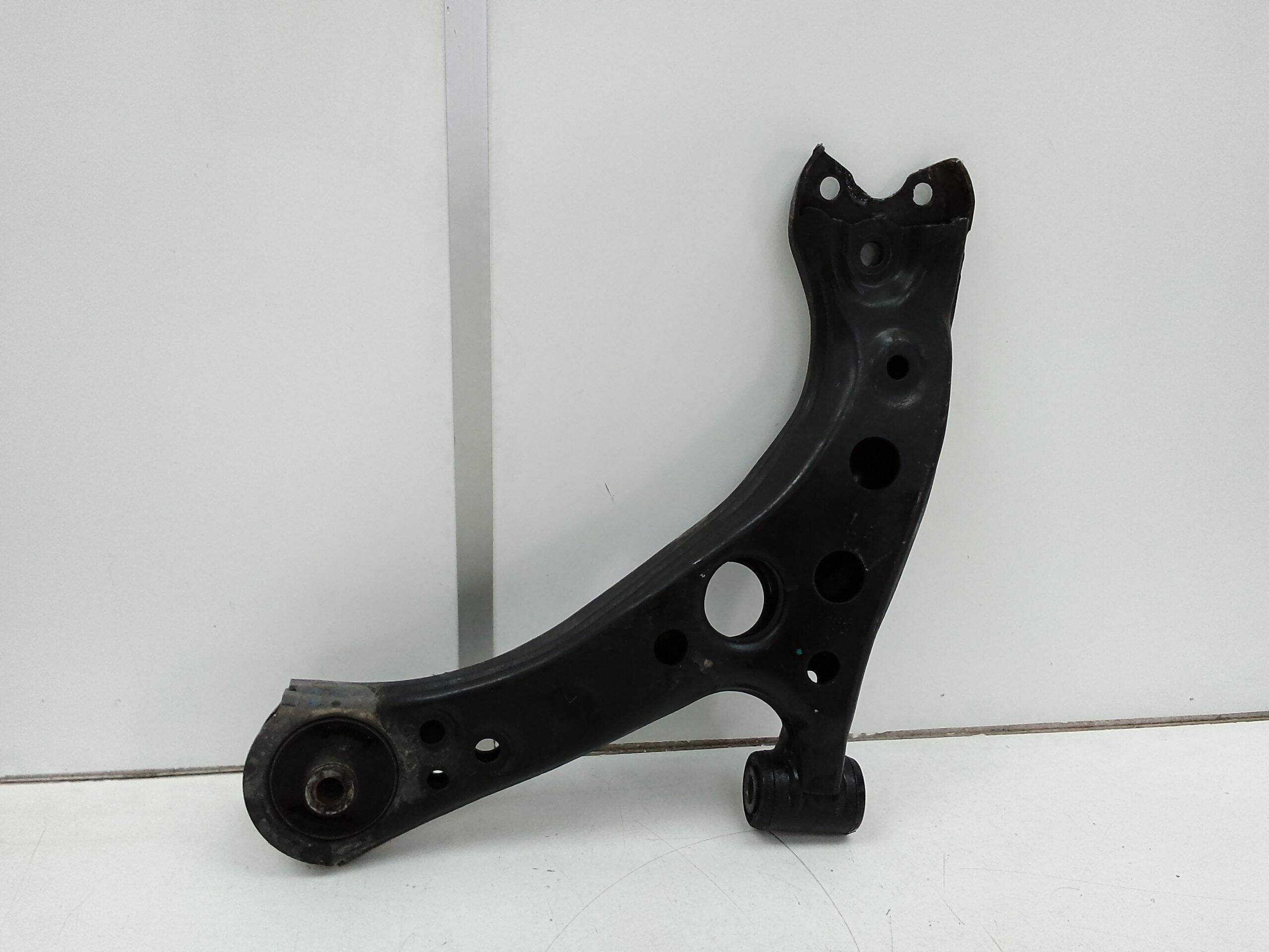 Brazo suspension inferior delantero derecho toyota corolla (e21)(2019->)