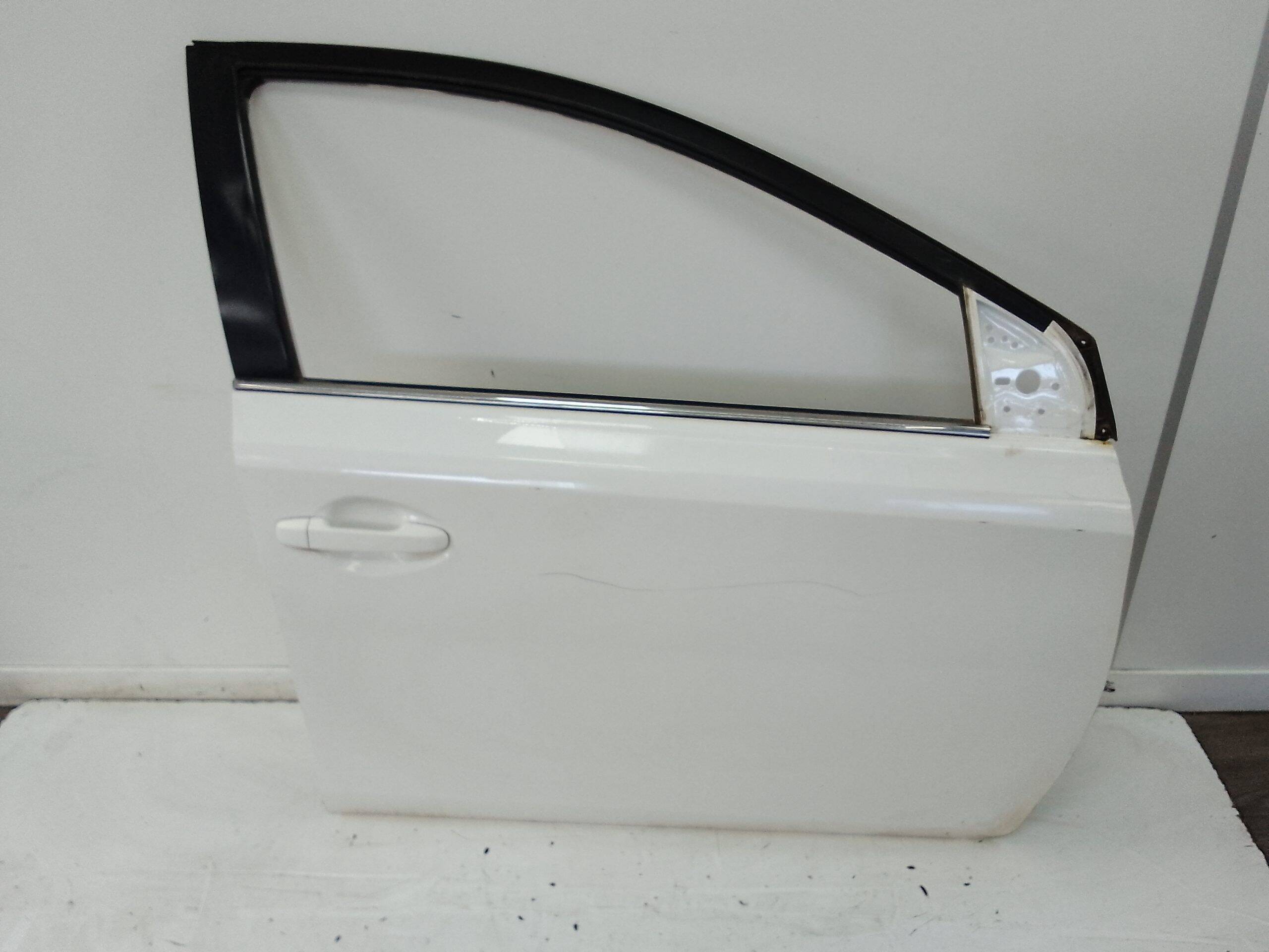 Puerta delantera derecha toyota auris (e18)(10.2012->)